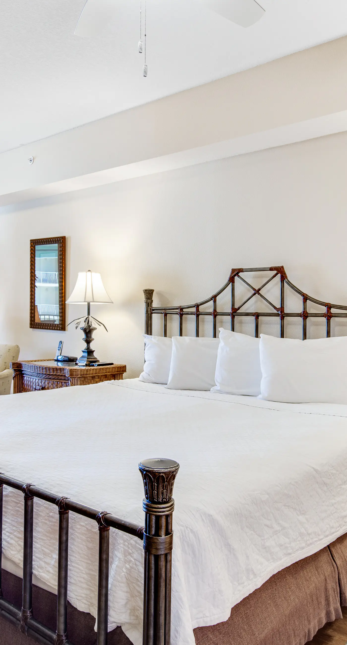 3rd-floor condo with sauna, gym, pool, tennis & pickleball, conference room