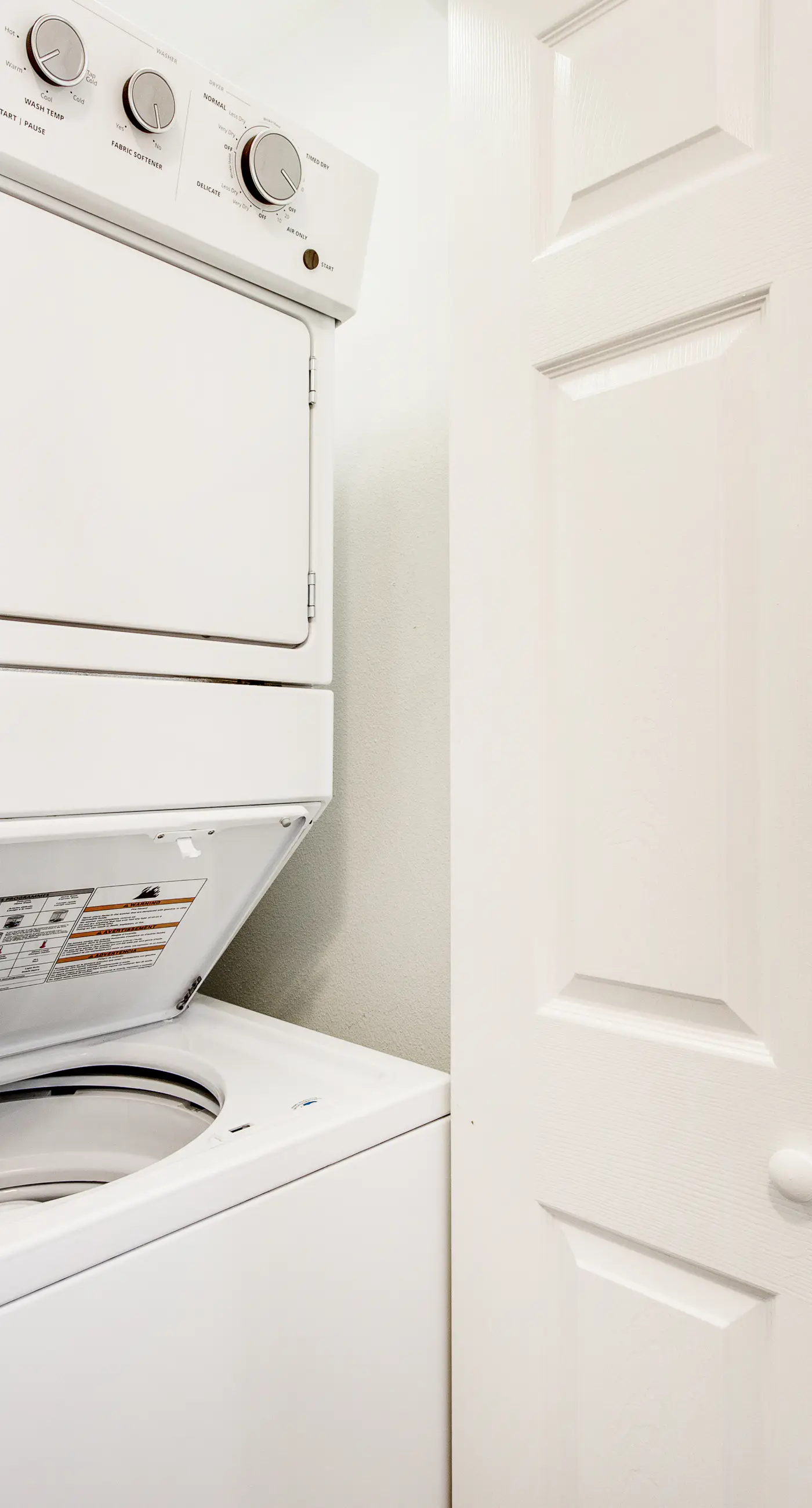 3rd-floor condo with sauna, gym, pool, tennis & pickleball, conference room