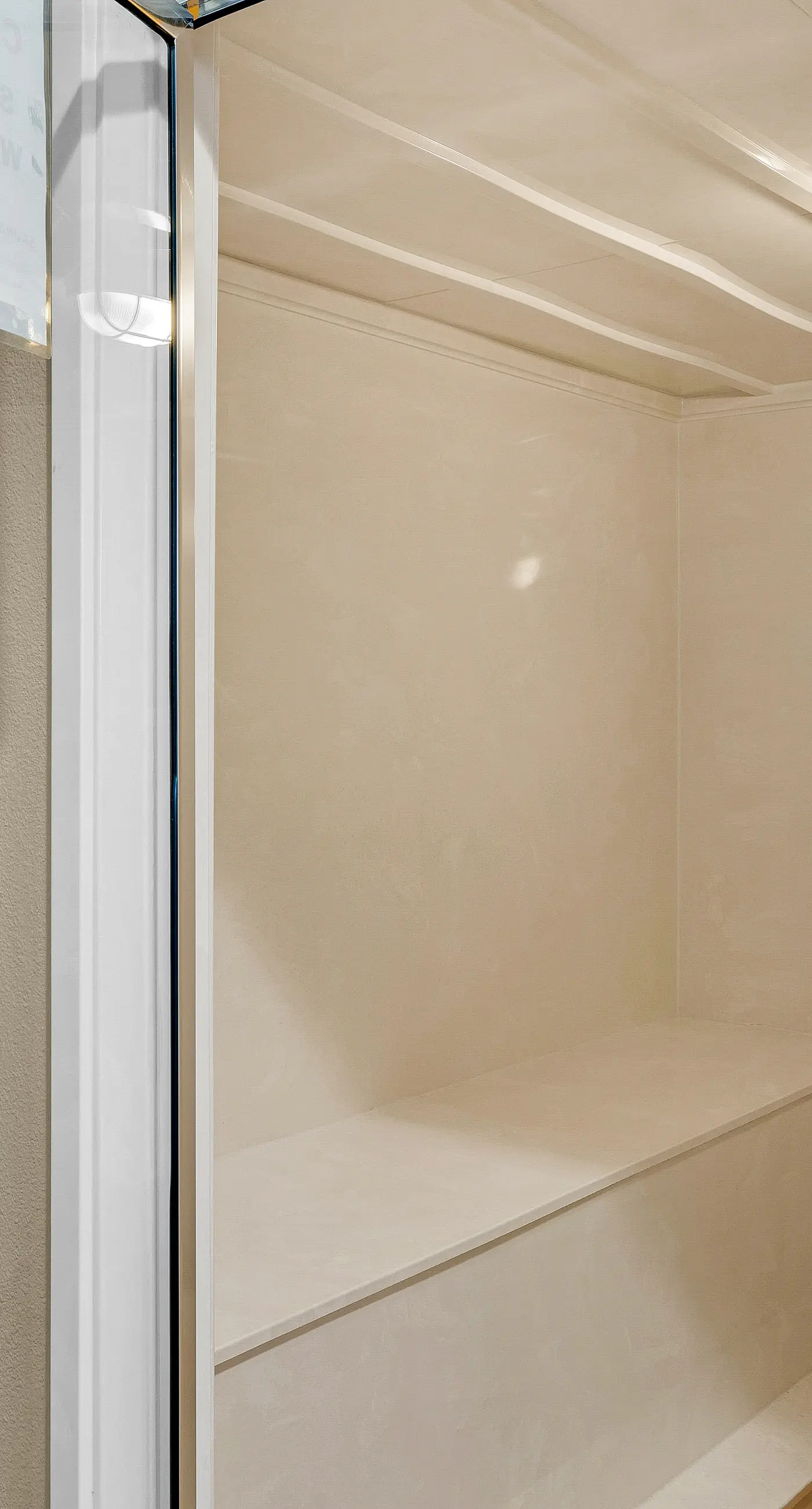 3rd-floor condo with sauna, gym, pool, tennis & pickleball, conference room