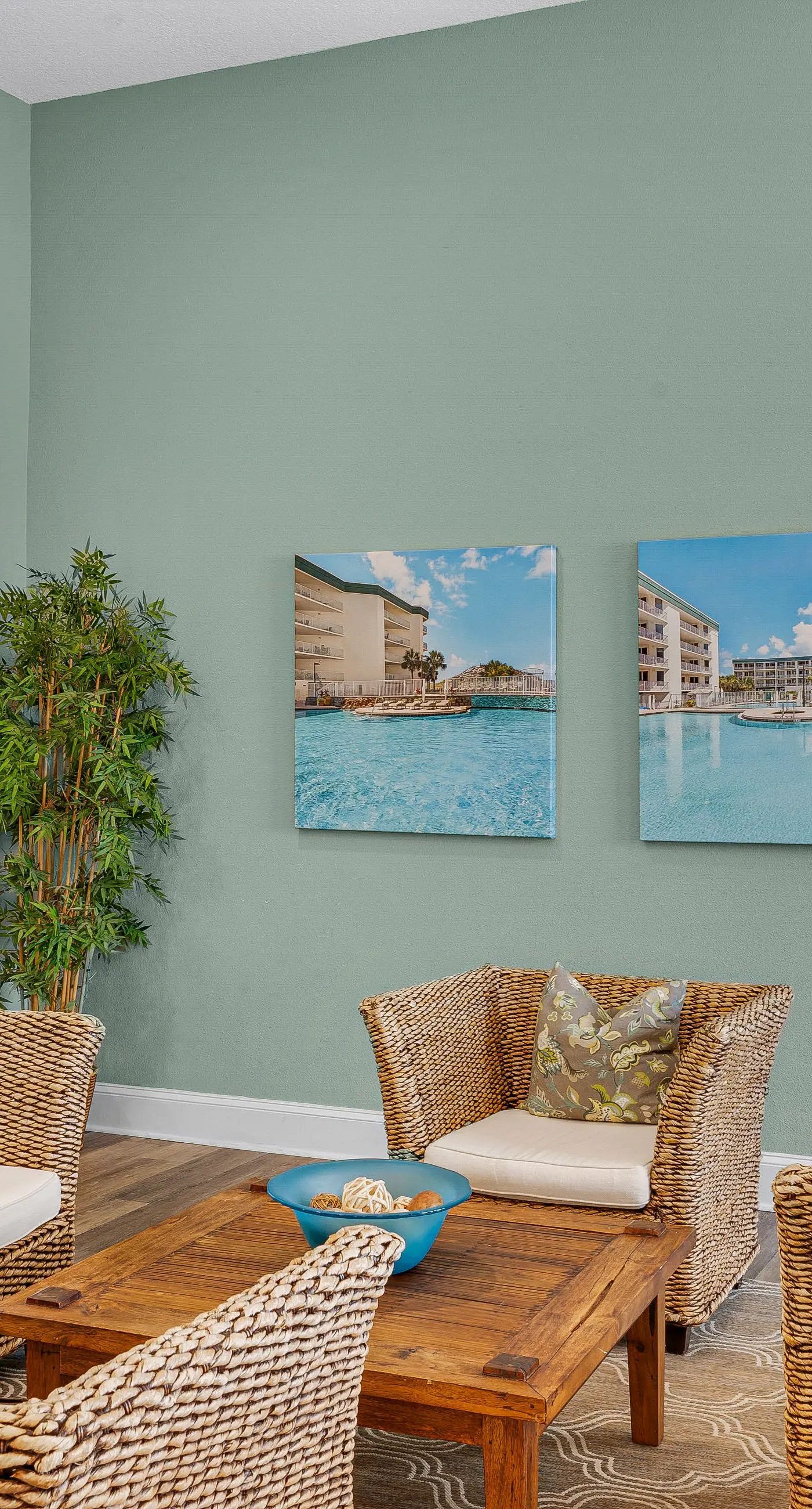 3rd-floor condo with sauna, gym, pool, tennis & pickleball, conference room