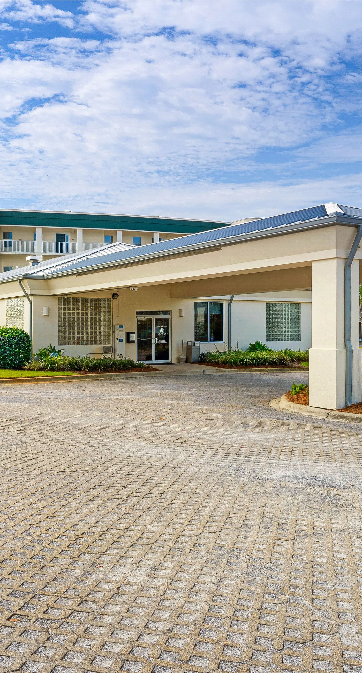 3rd-floor condo with sauna, gym, pool, tennis & pickleball, conference room