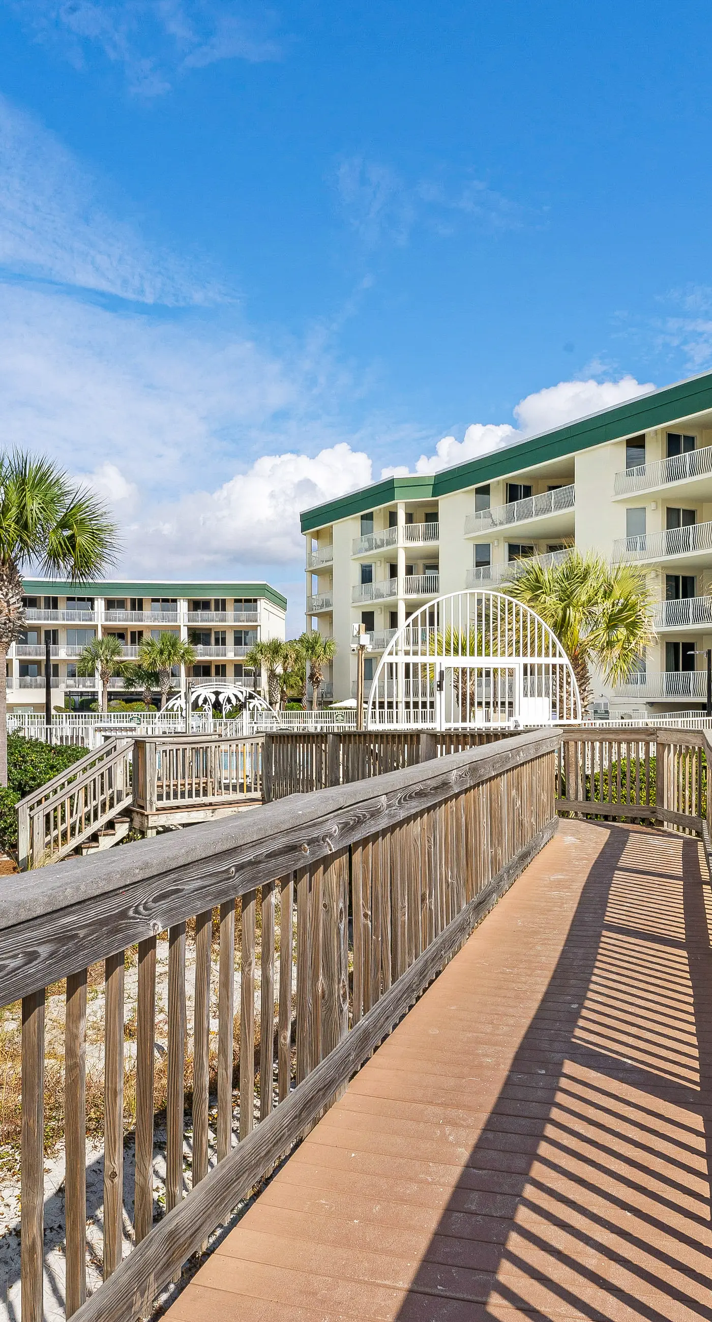 3rd-floor condo with sauna, gym, pool, tennis & pickleball, conference room