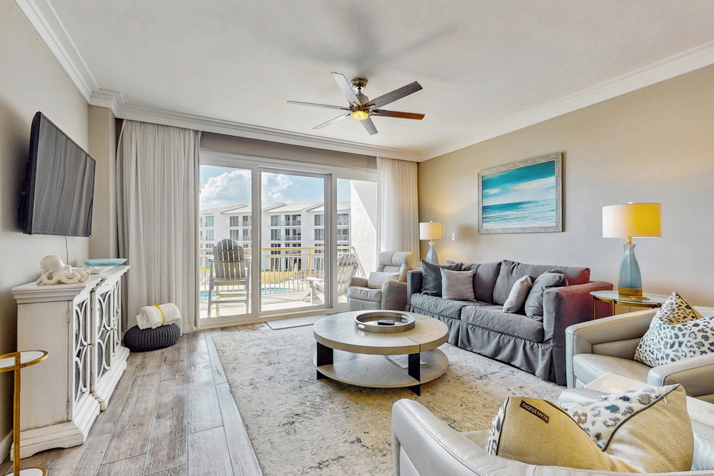 Amazing Santa Rosa Beach condo with pool, hot tub & pickleball