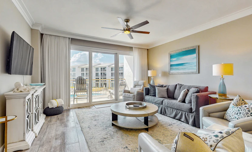 Amazing Santa Rosa Beach condo with pool, hot tub & pickleball