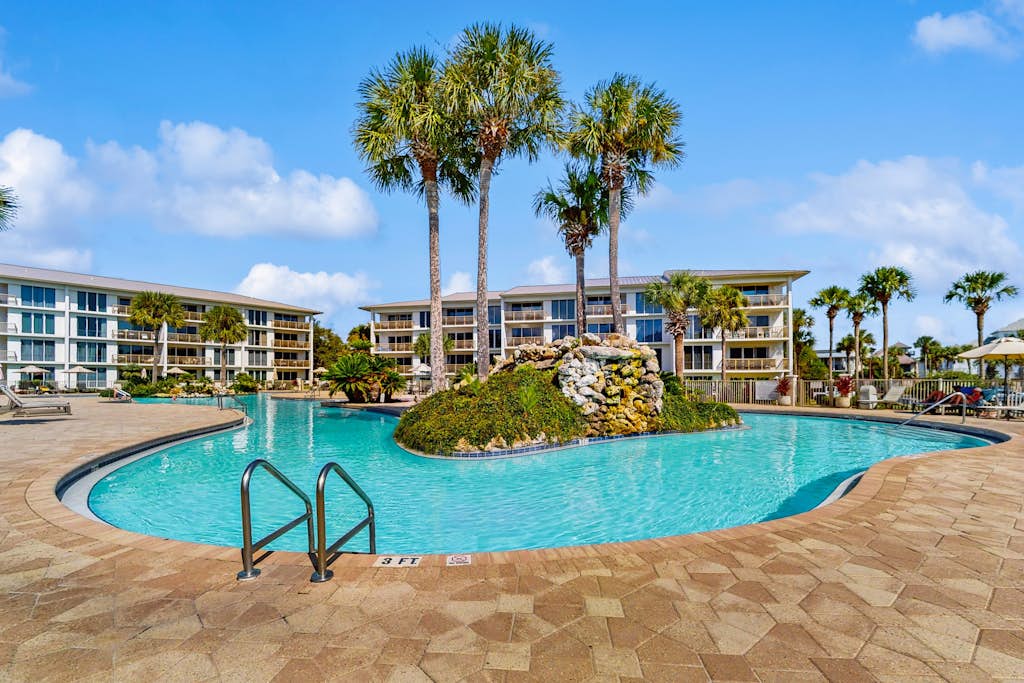 Amazing Santa Rosa Beach condo with pool, hot tub & pickleball