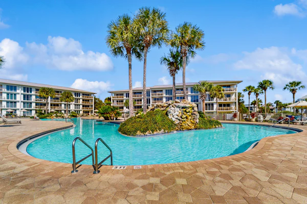 Amazing Santa Rosa Beach condo with pool, hot tub & pickleball