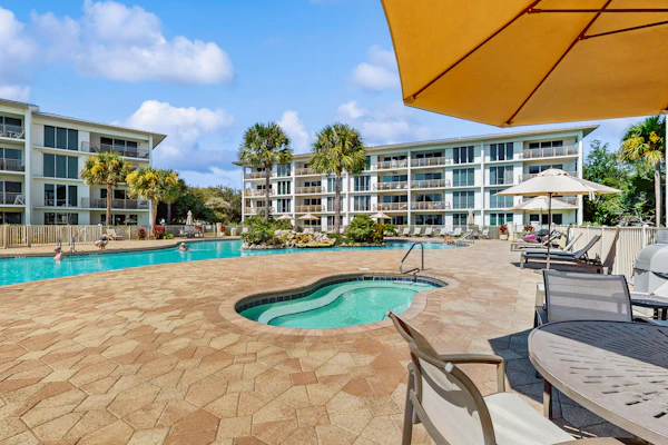 Amazing Santa Rosa Beach condo with pool, hot tub & pickleball
