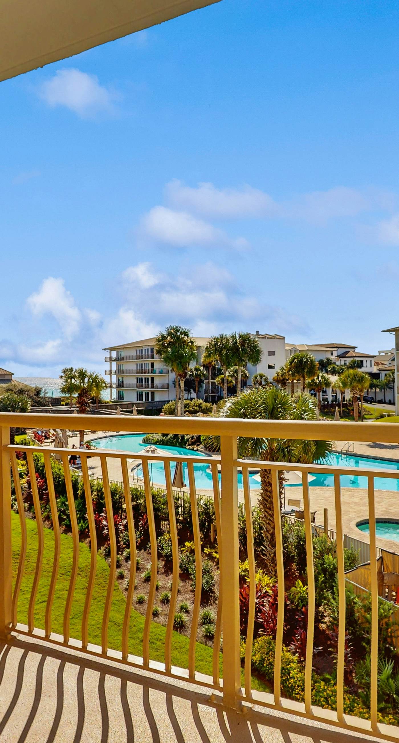 Amazing Santa Rosa Beach condo with pool, hot tub & pickleball