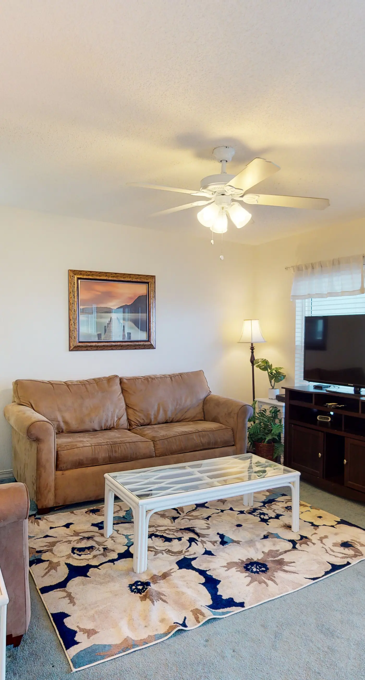 Bright Gulf-front condo with central AC, washer&dryer, pool access, and ocean view