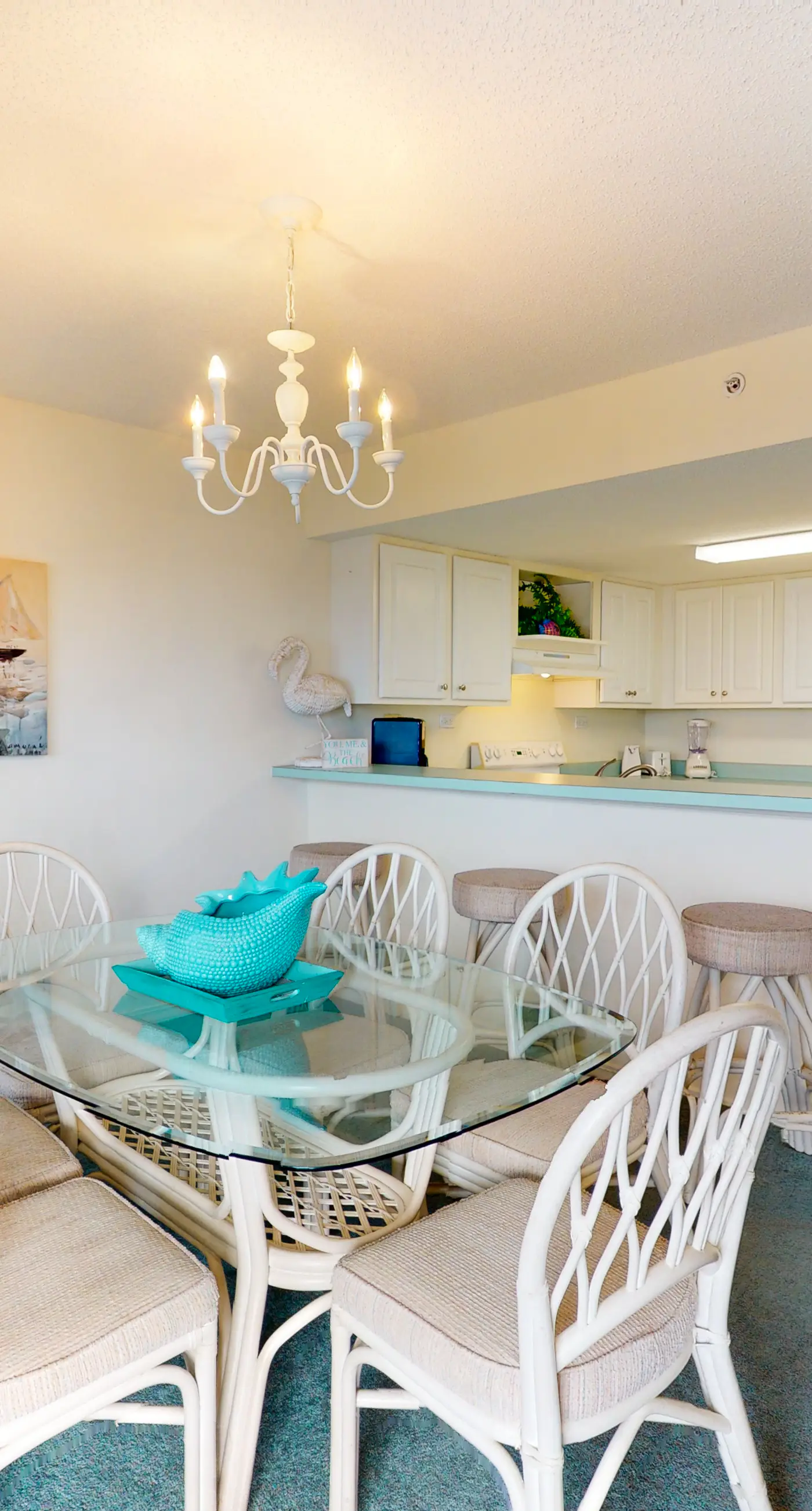 Bright Gulf-front condo with central AC, washer&dryer, pool access, and ocean view