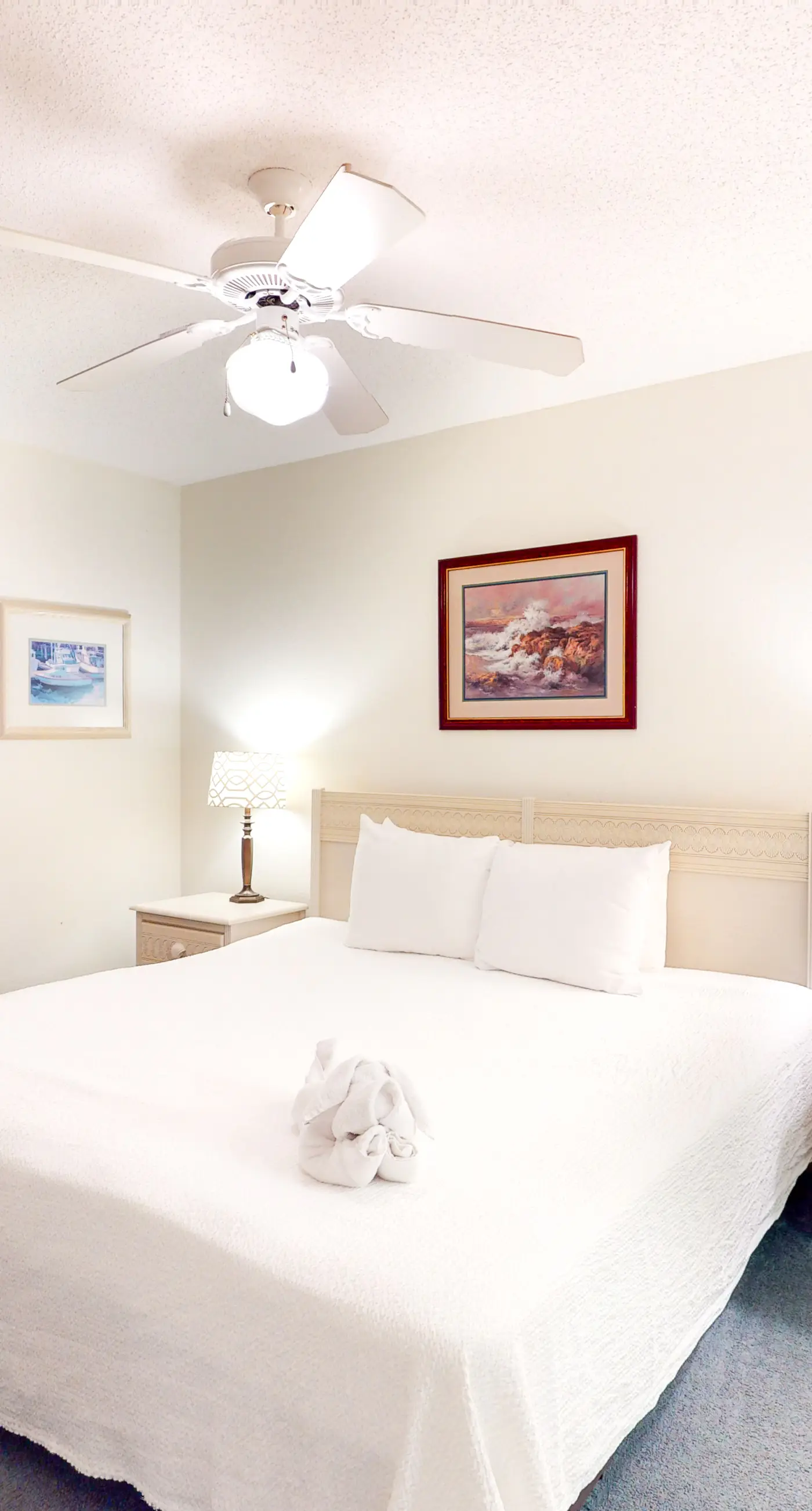 Bright Gulf-front condo with central AC, washer&dryer, pool access, and ocean view