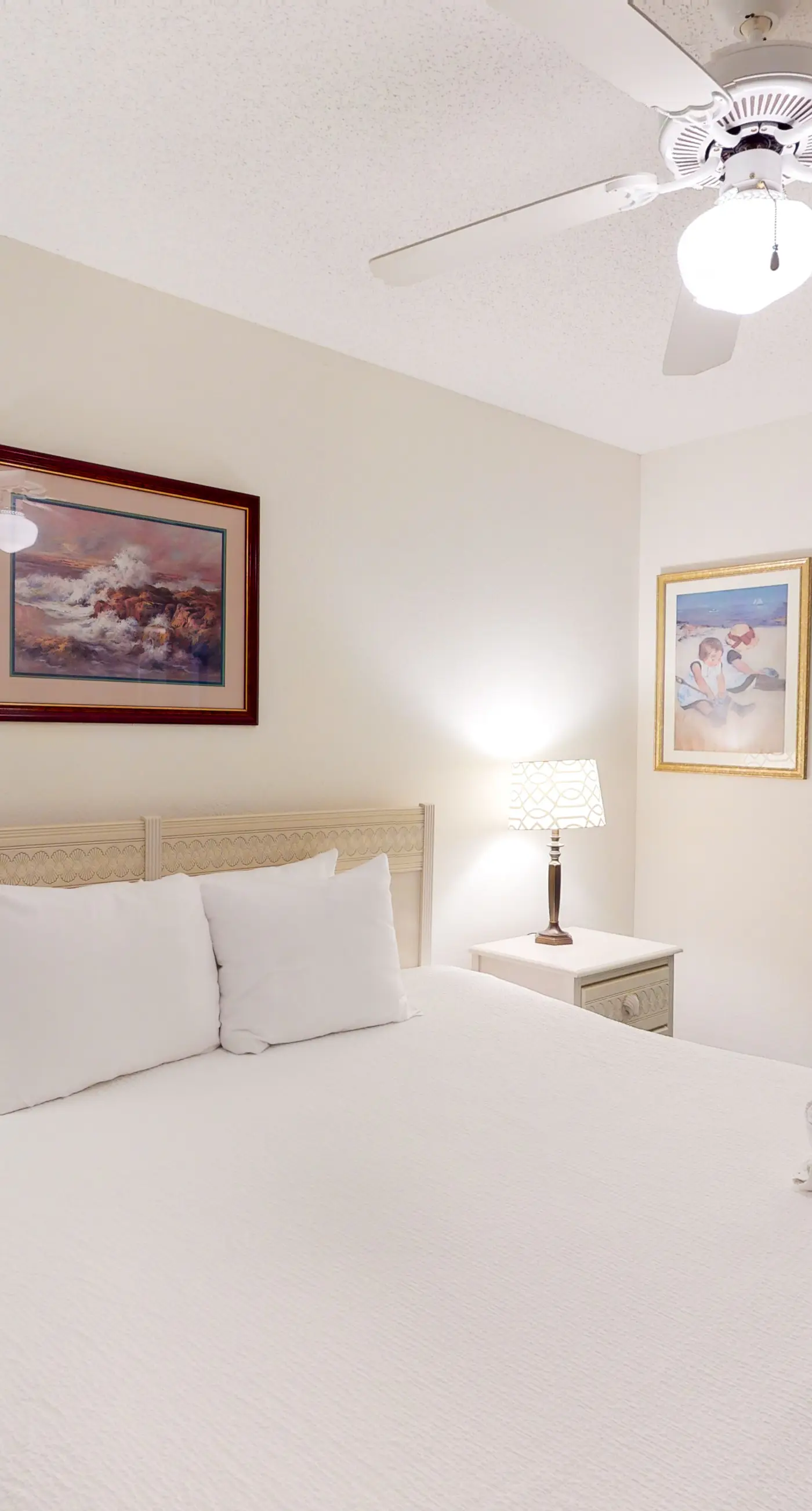 Bright Gulf-front condo with central AC, washer&dryer, pool access, and ocean view