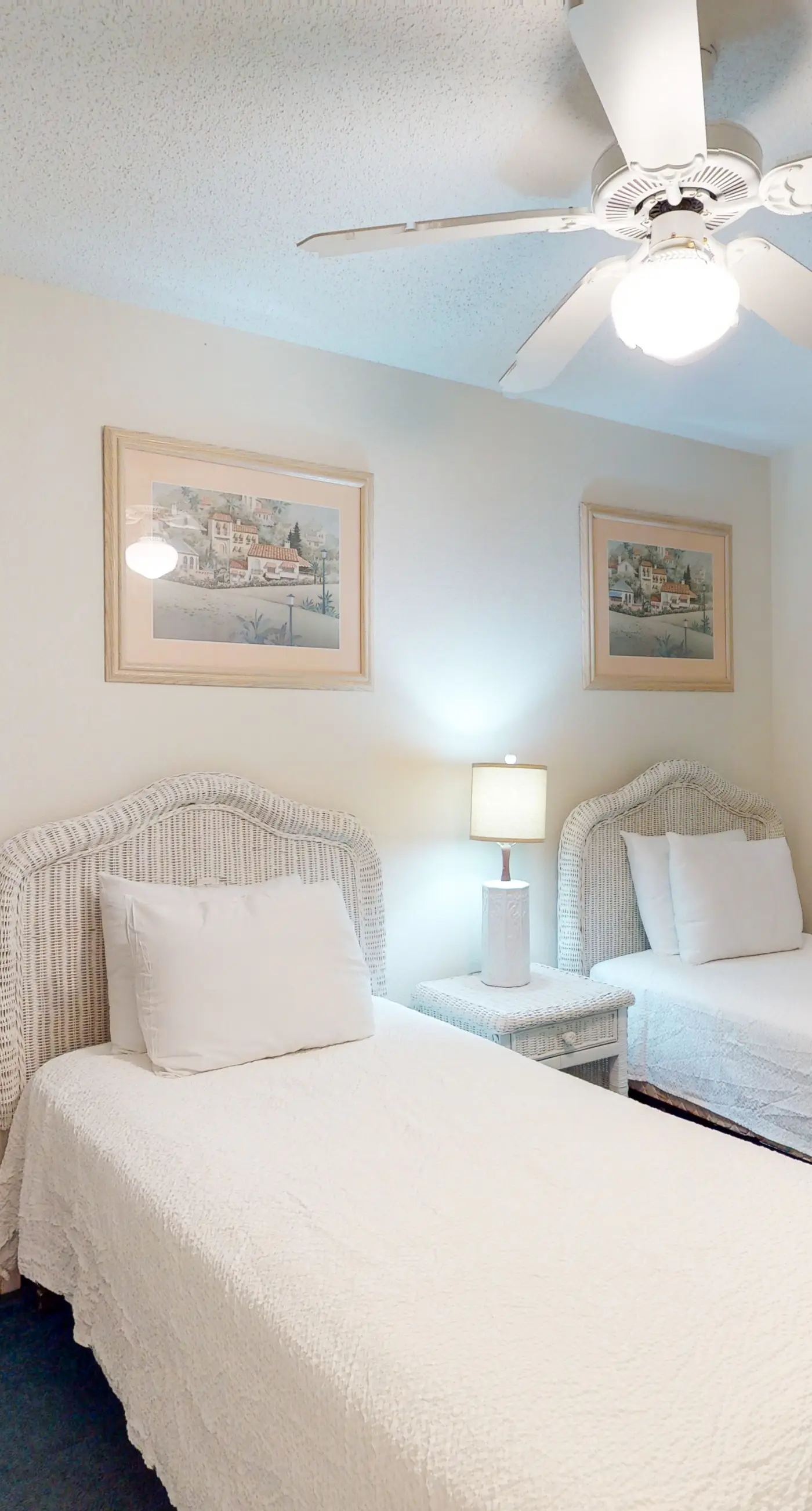 Bright Gulf-front condo with central AC, washer&dryer, pool access, and ocean view