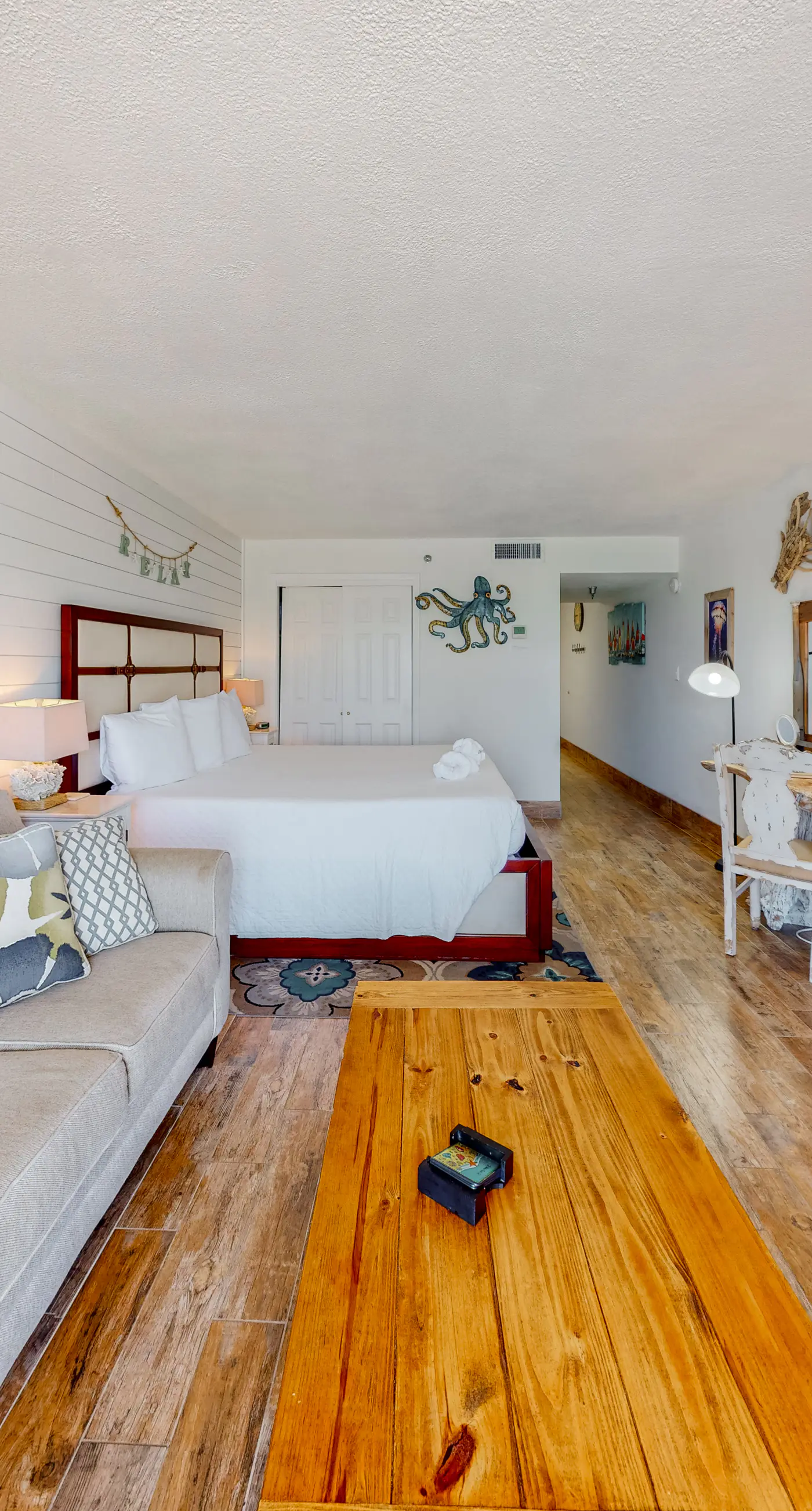 Islander W 602 - Modern oceanfront studio with pool access, central AC, and beach service