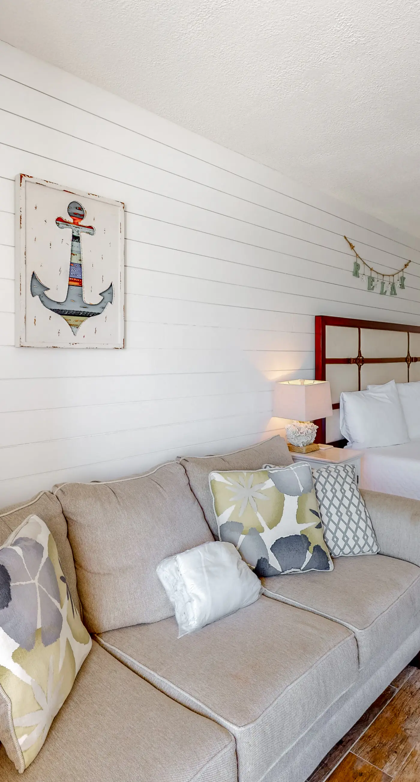 Islander W 602 - Modern oceanfront studio with pool access, central AC, and beach service