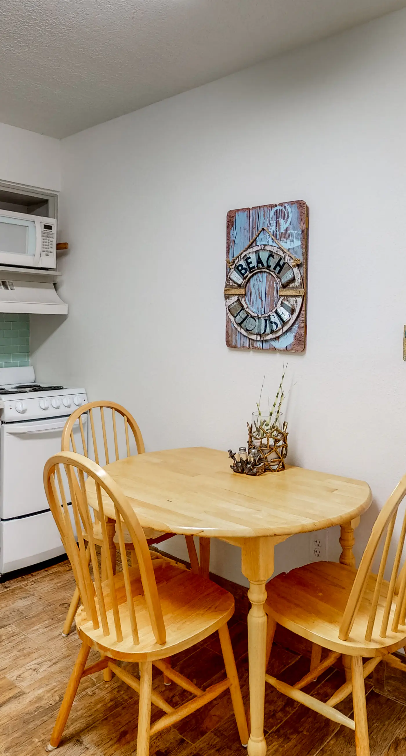 Islander W 602 - Modern oceanfront studio with pool access, central AC, and beach service