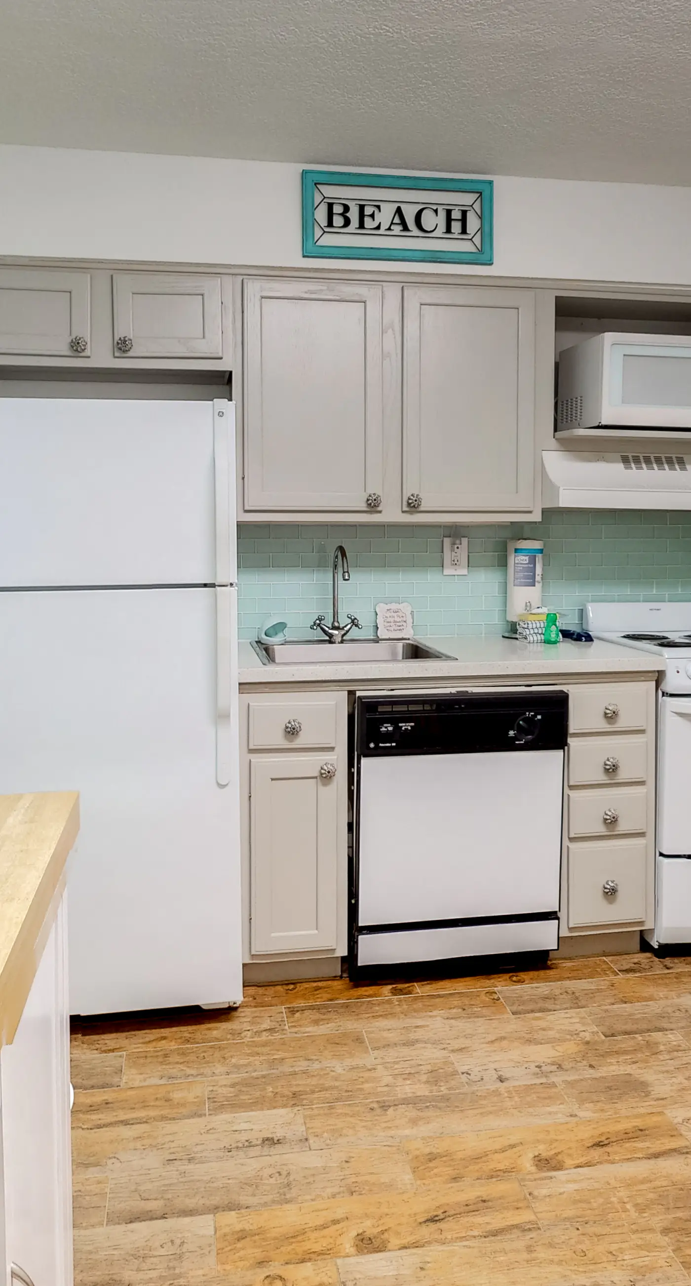 Islander W 602 - Modern oceanfront studio with pool access, central AC, and beach service