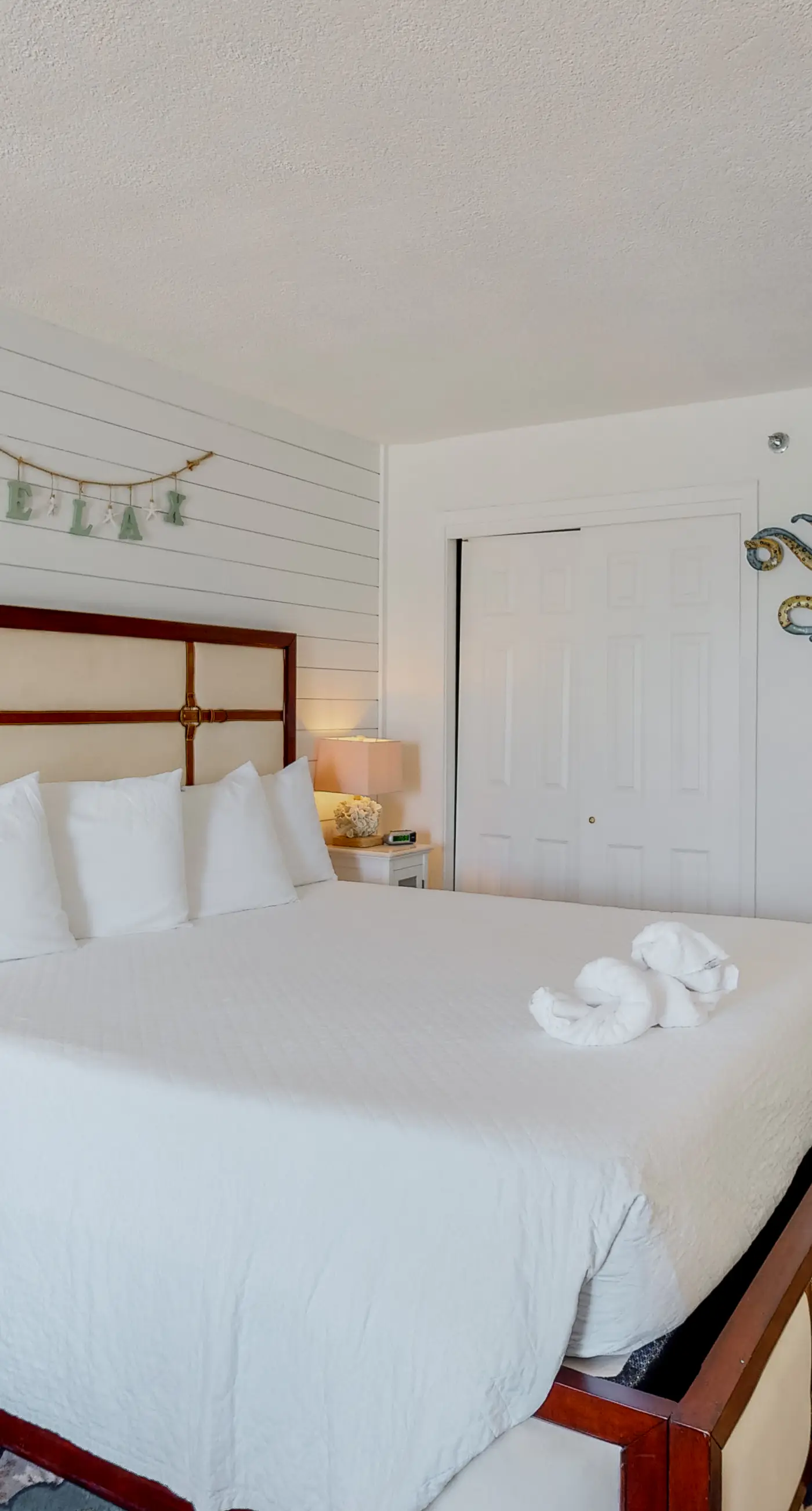 Islander W 602 - Modern oceanfront studio with pool access, central AC, and beach service