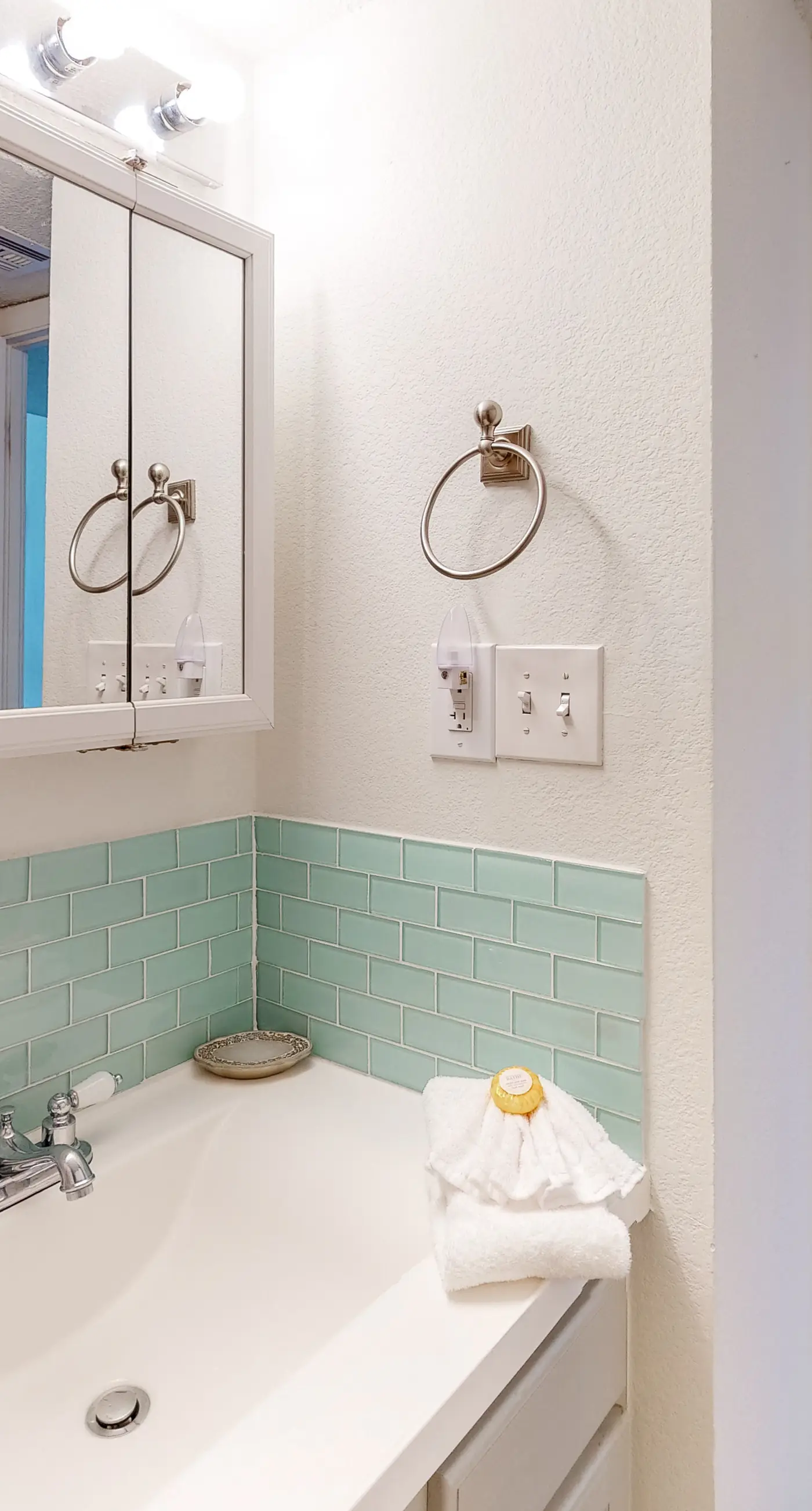 Islander W 602 - Modern oceanfront studio with pool access, central AC, and beach service