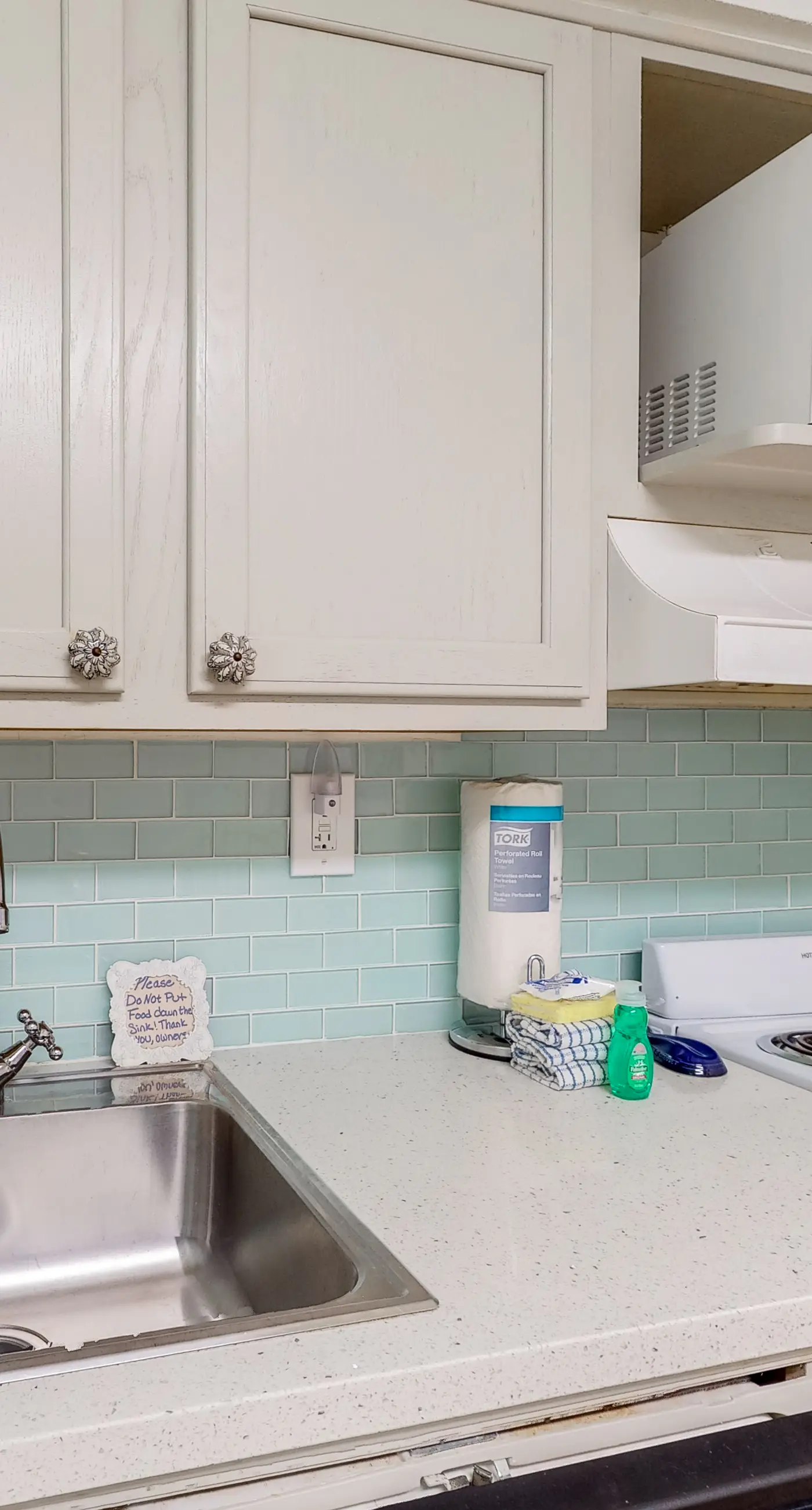 Islander W 602 - Modern oceanfront studio with pool access, central AC, and beach service