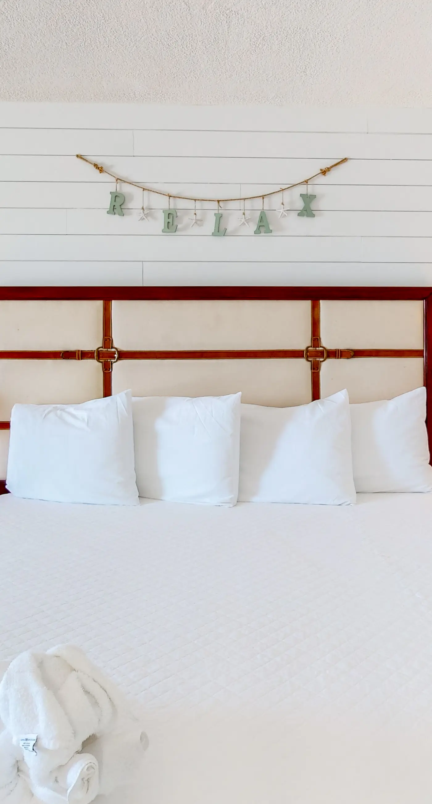 Islander W 602 - Modern oceanfront studio with pool access, central AC, and beach service