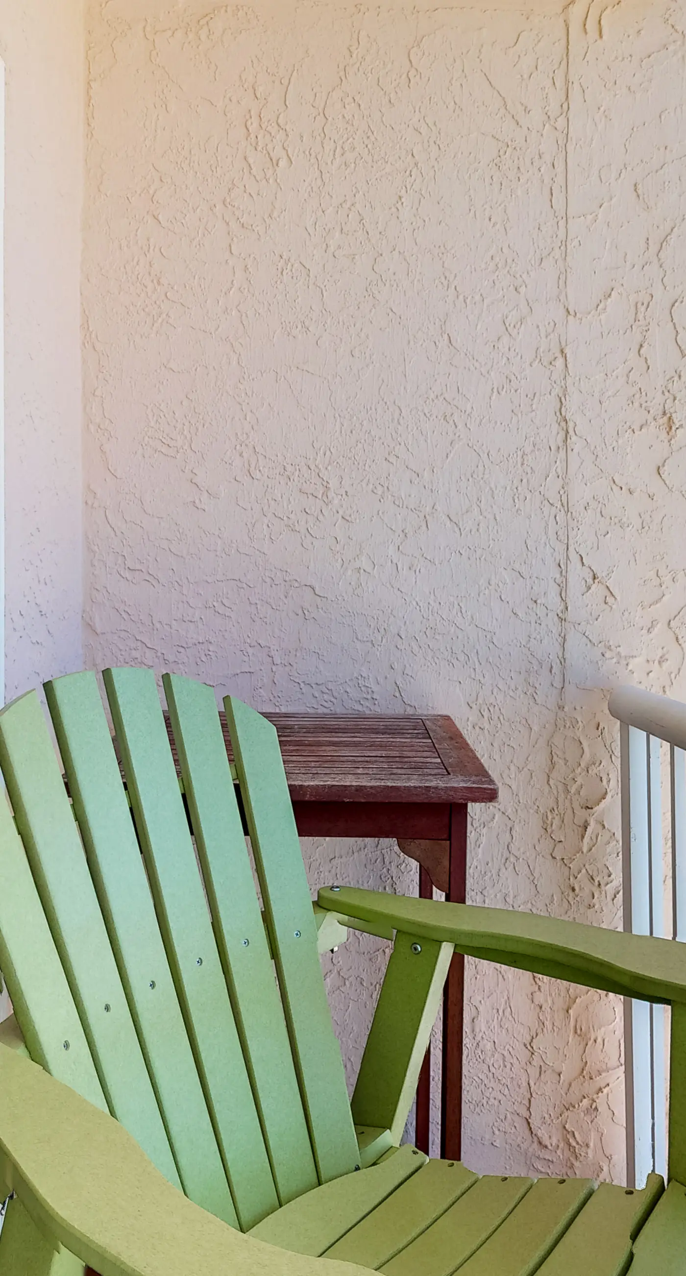 Islander W 602 - Modern oceanfront studio with pool access, central AC, and beach service