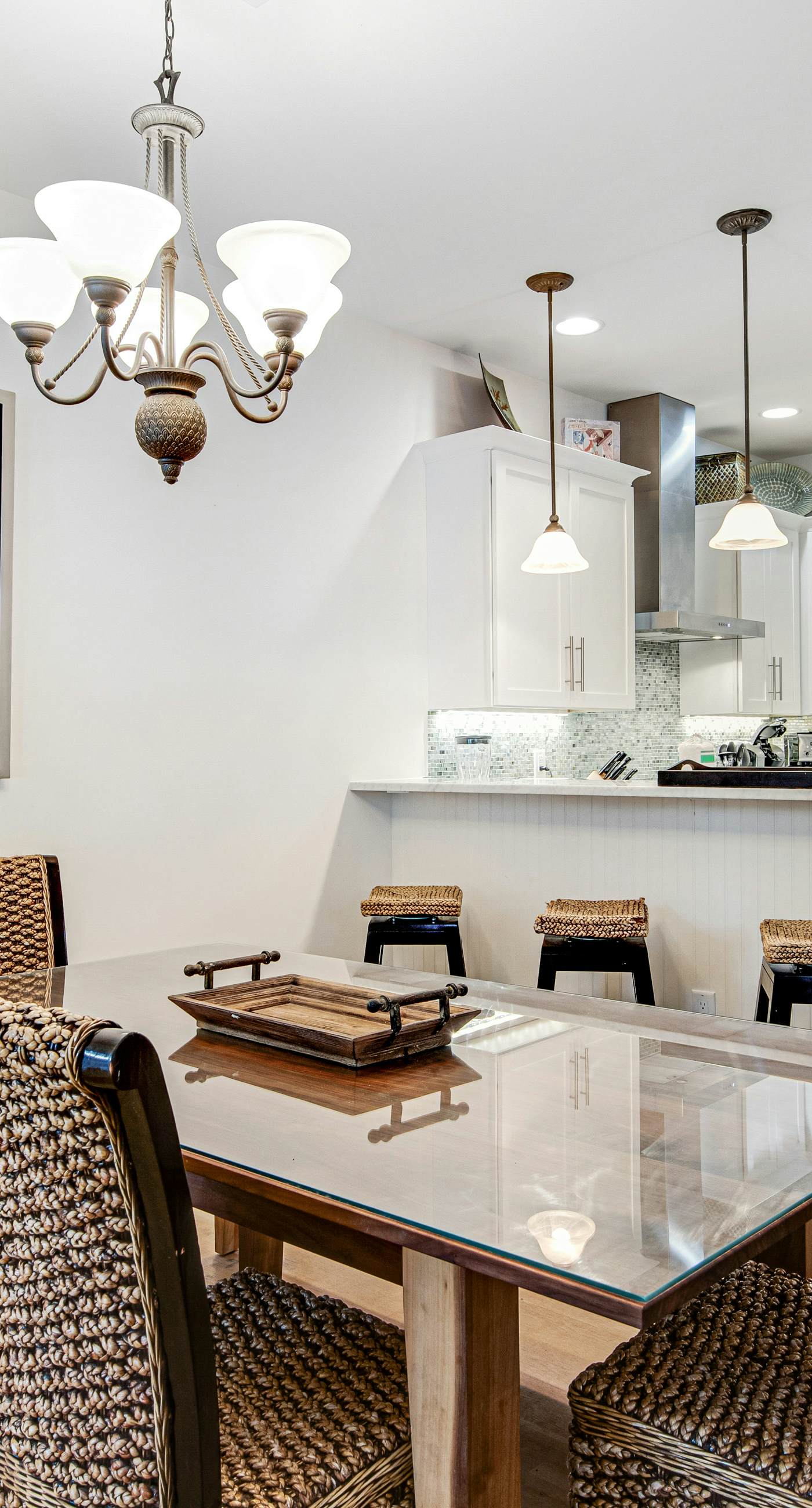 Gorgeous coastal home w/ shared pool - walk to beach, dining & shopping