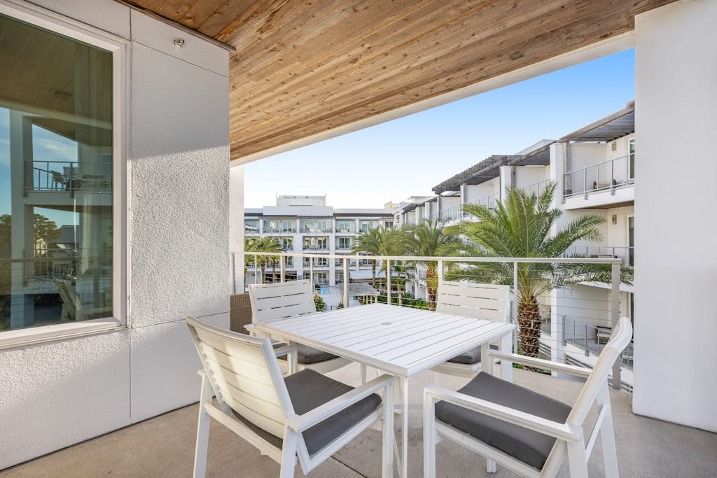 Third-floor luxury condo near beach with resort pool, gym & EV chargers