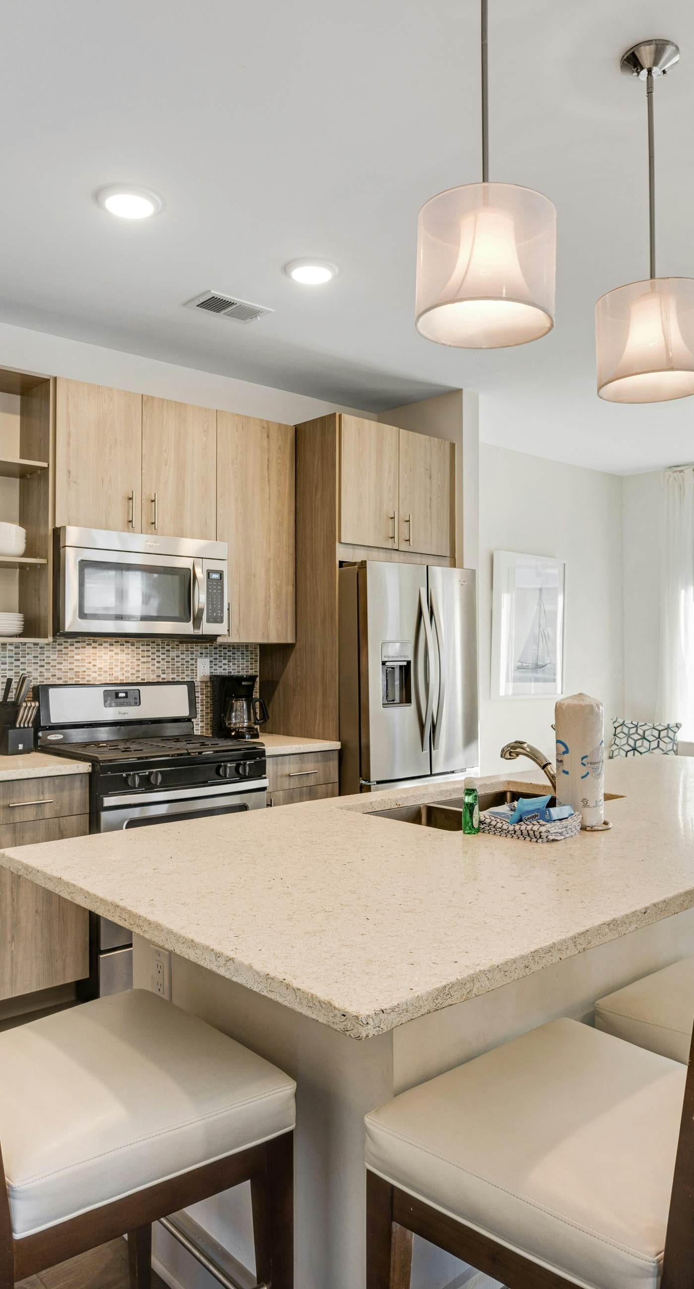 Third-floor luxury condo near beach with resort pool, gym & EV chargers