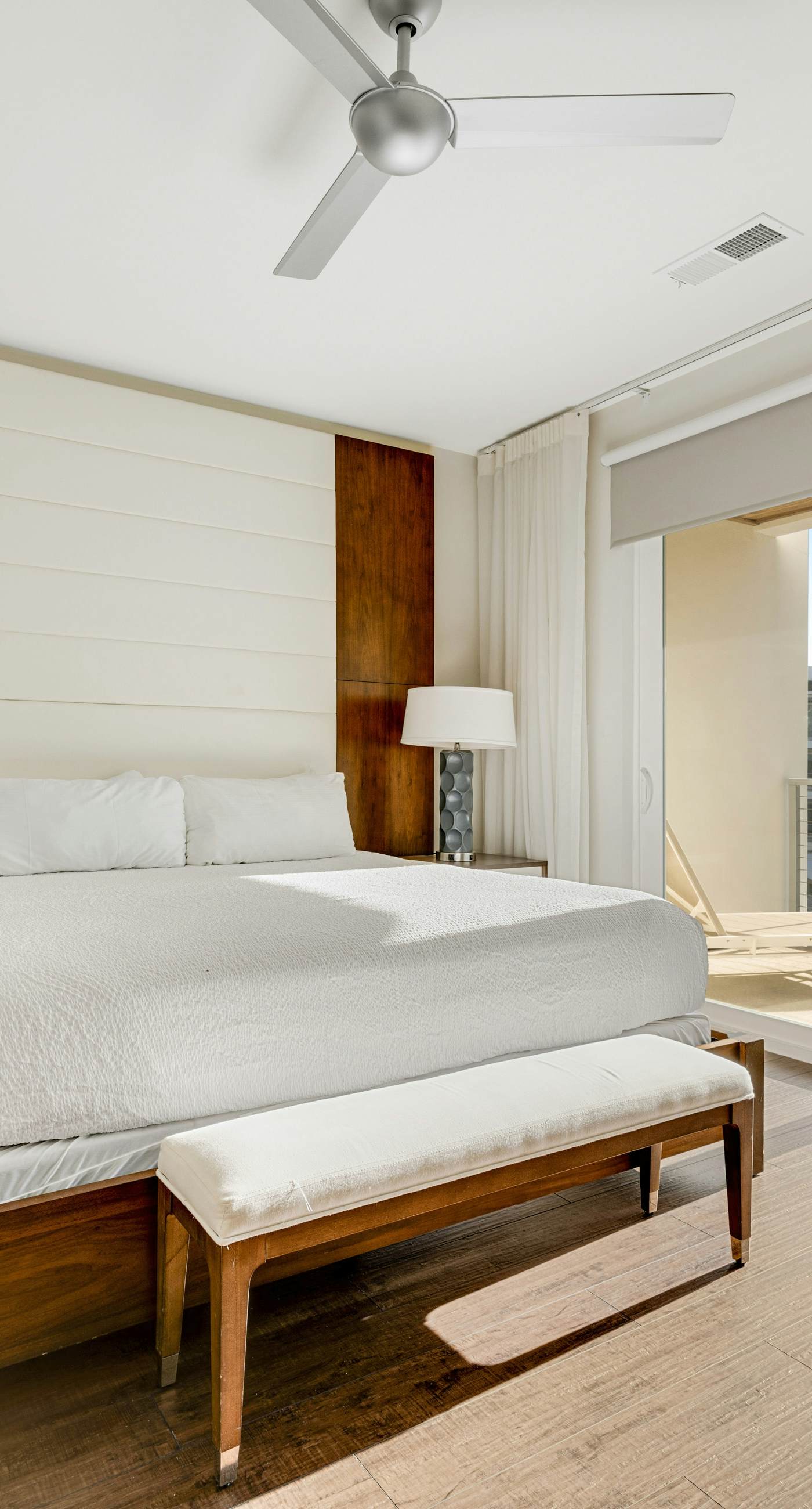 Third-floor luxury condo near beach with resort pool, gym & EV chargers