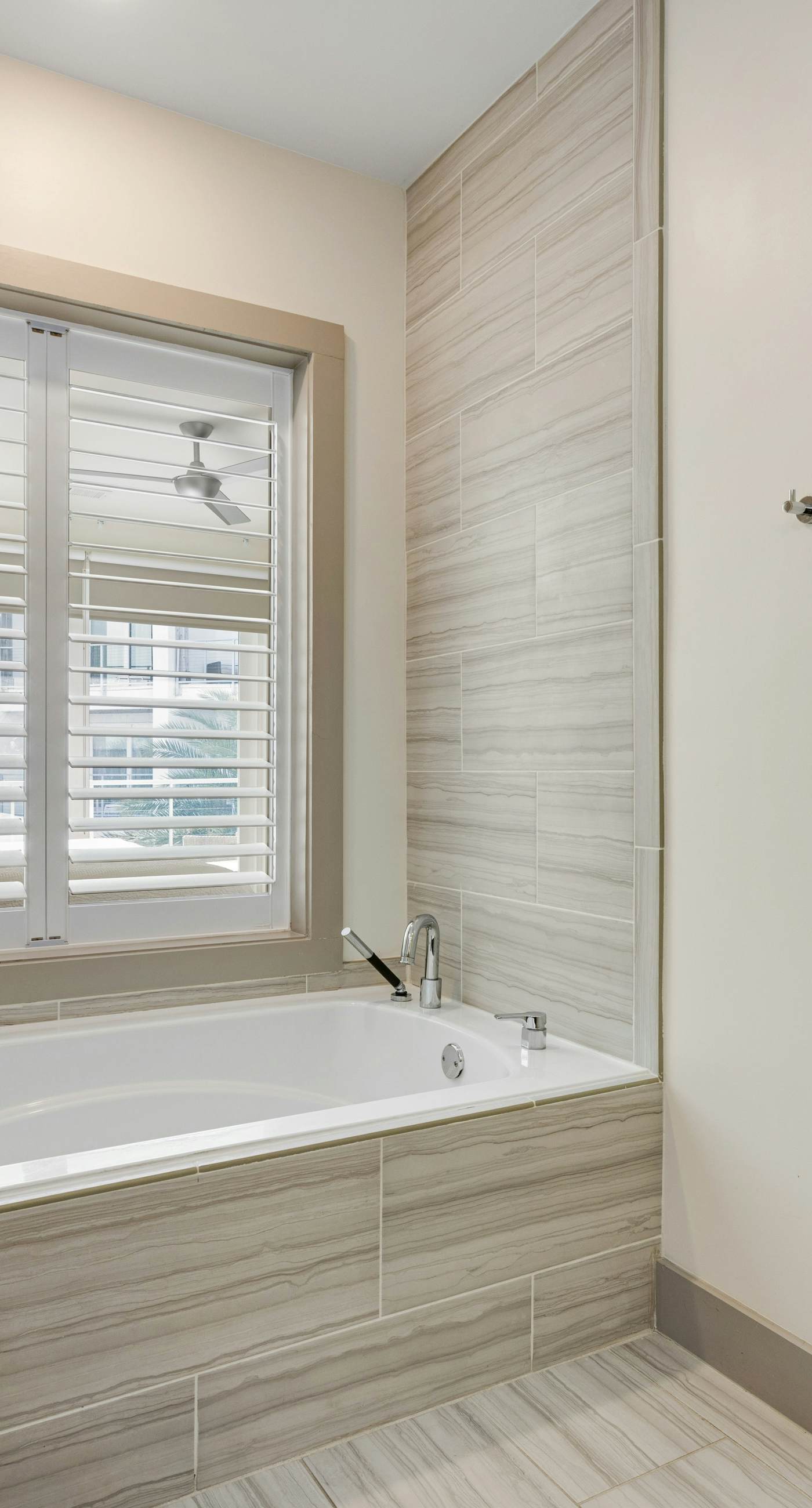 Third-floor luxury condo near beach with resort pool, gym & EV chargers