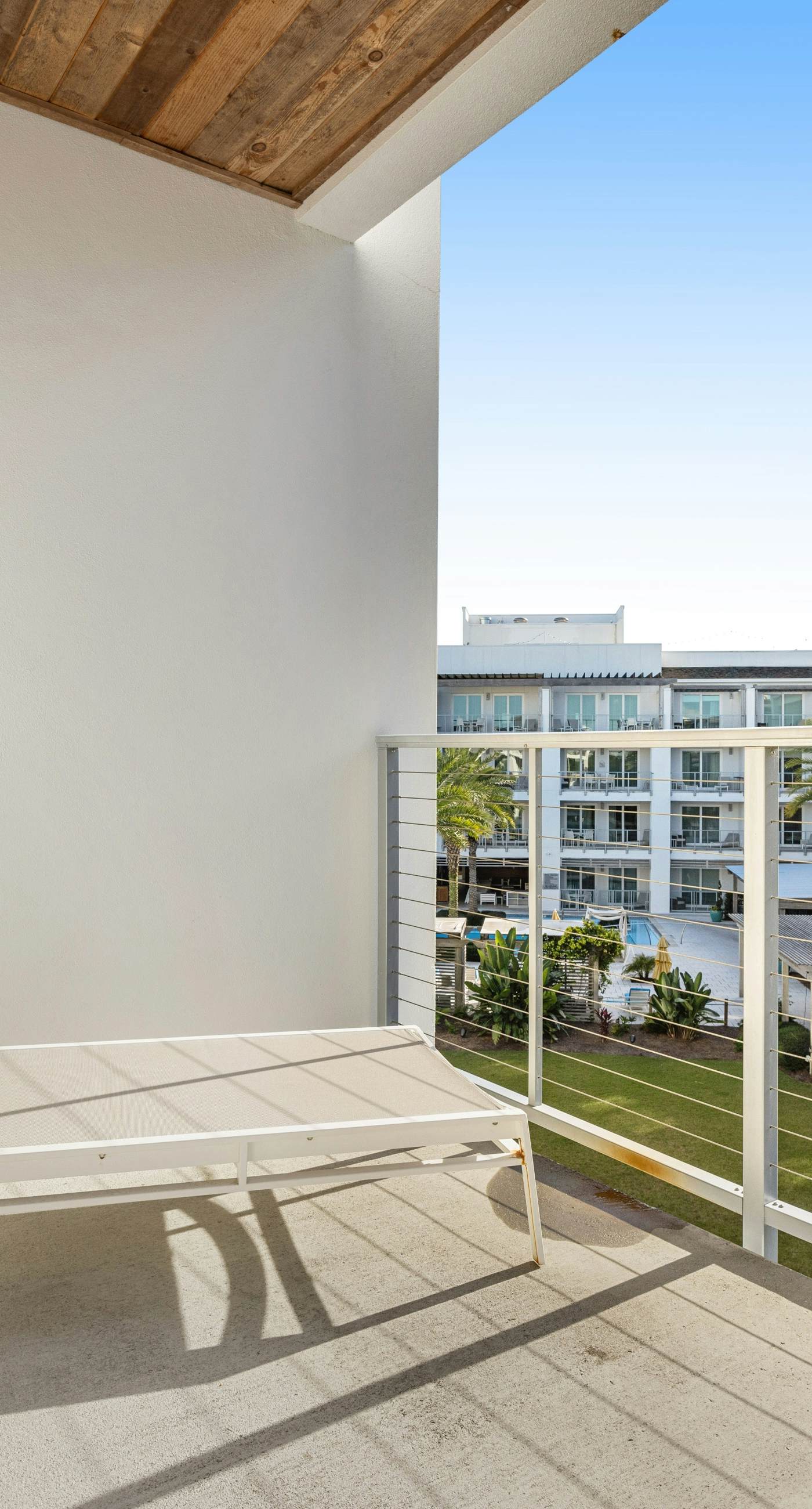 Third-floor luxury condo near beach with resort pool, gym & EV chargers