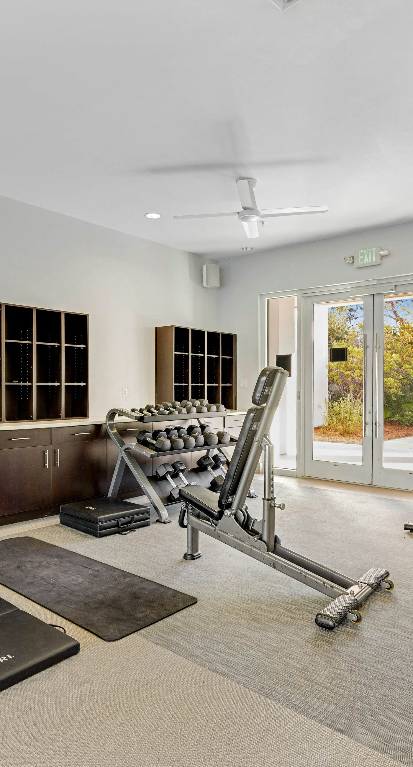 Third-floor luxury condo near beach with resort pool, gym & EV chargers