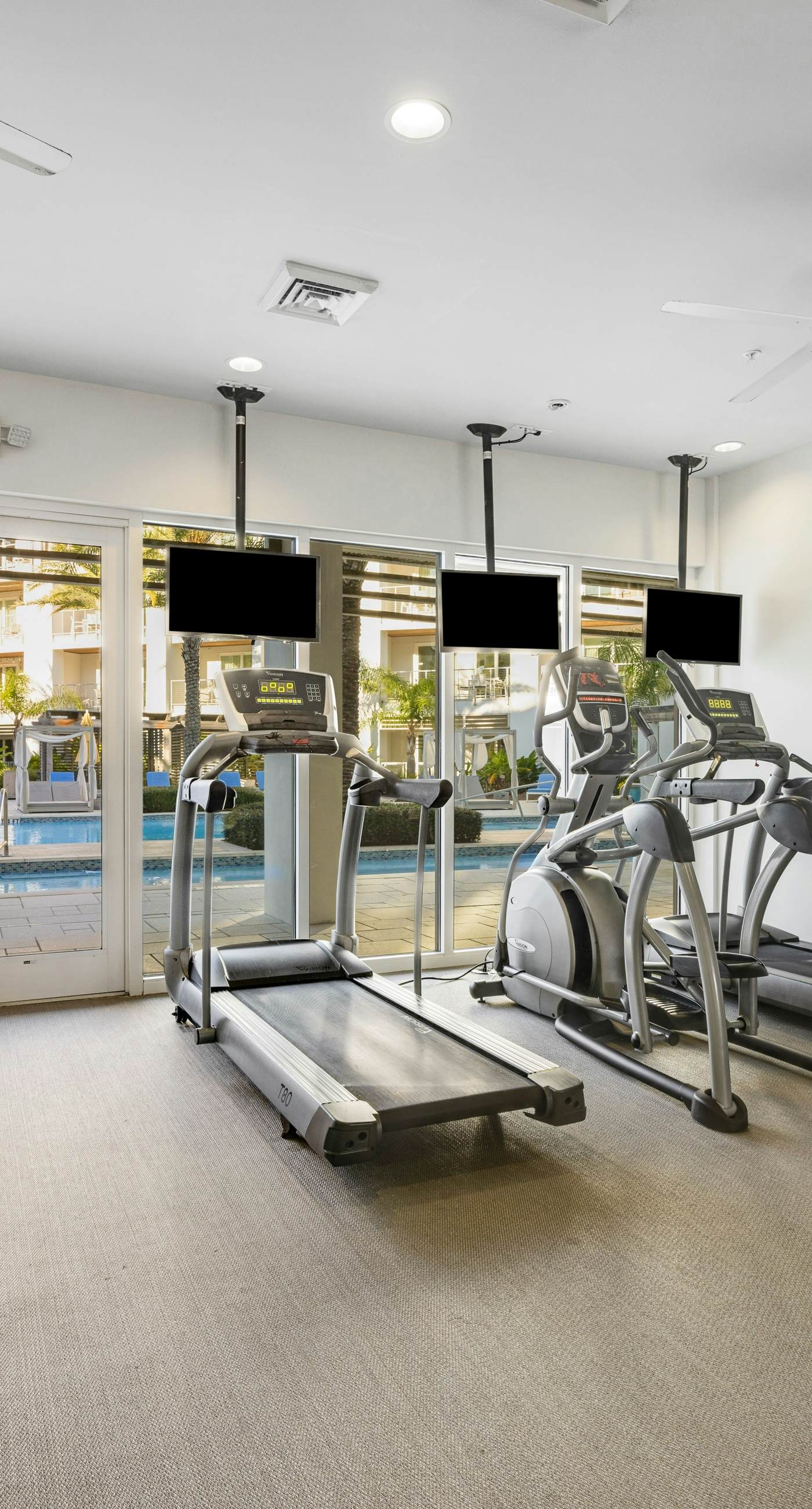 Third-floor luxury condo near beach with resort pool, gym & EV chargers