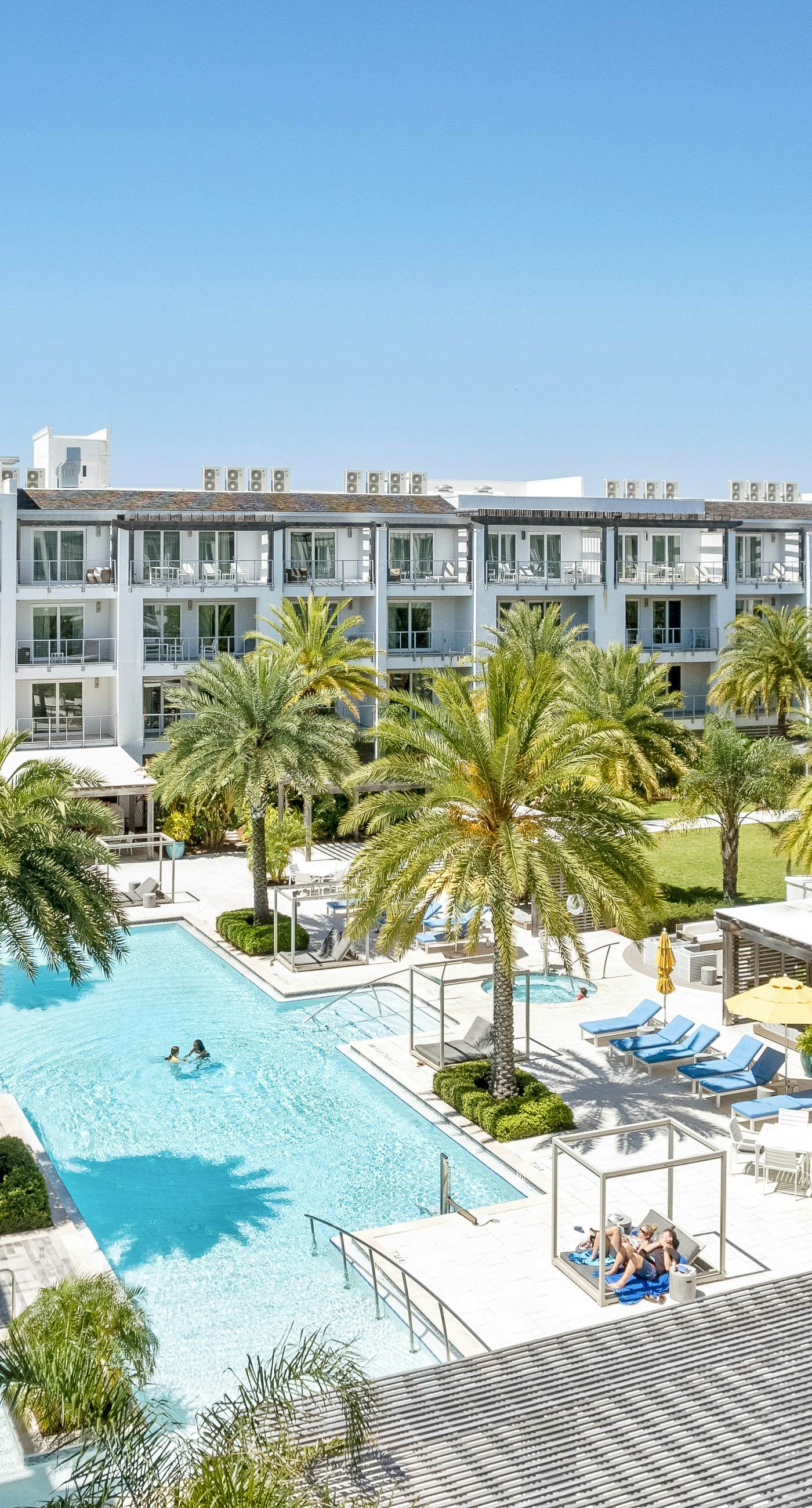 Third-floor luxury condo near beach with resort pool, gym & EV chargers
