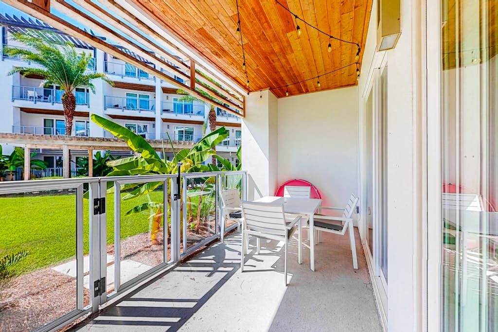Chic condo steps from beach with patio, W/D, AC, and resort-style pool and gym