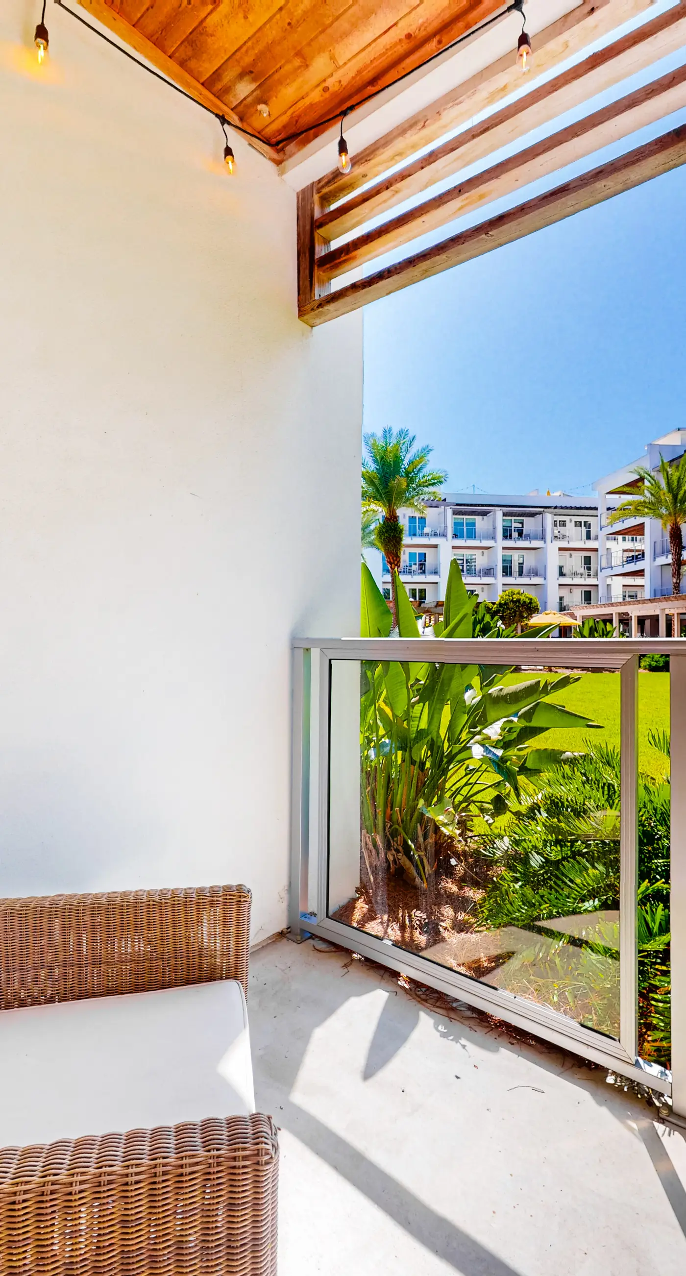 Chic condo steps from beach with patio, W/D, AC, and resort-style pool and gym