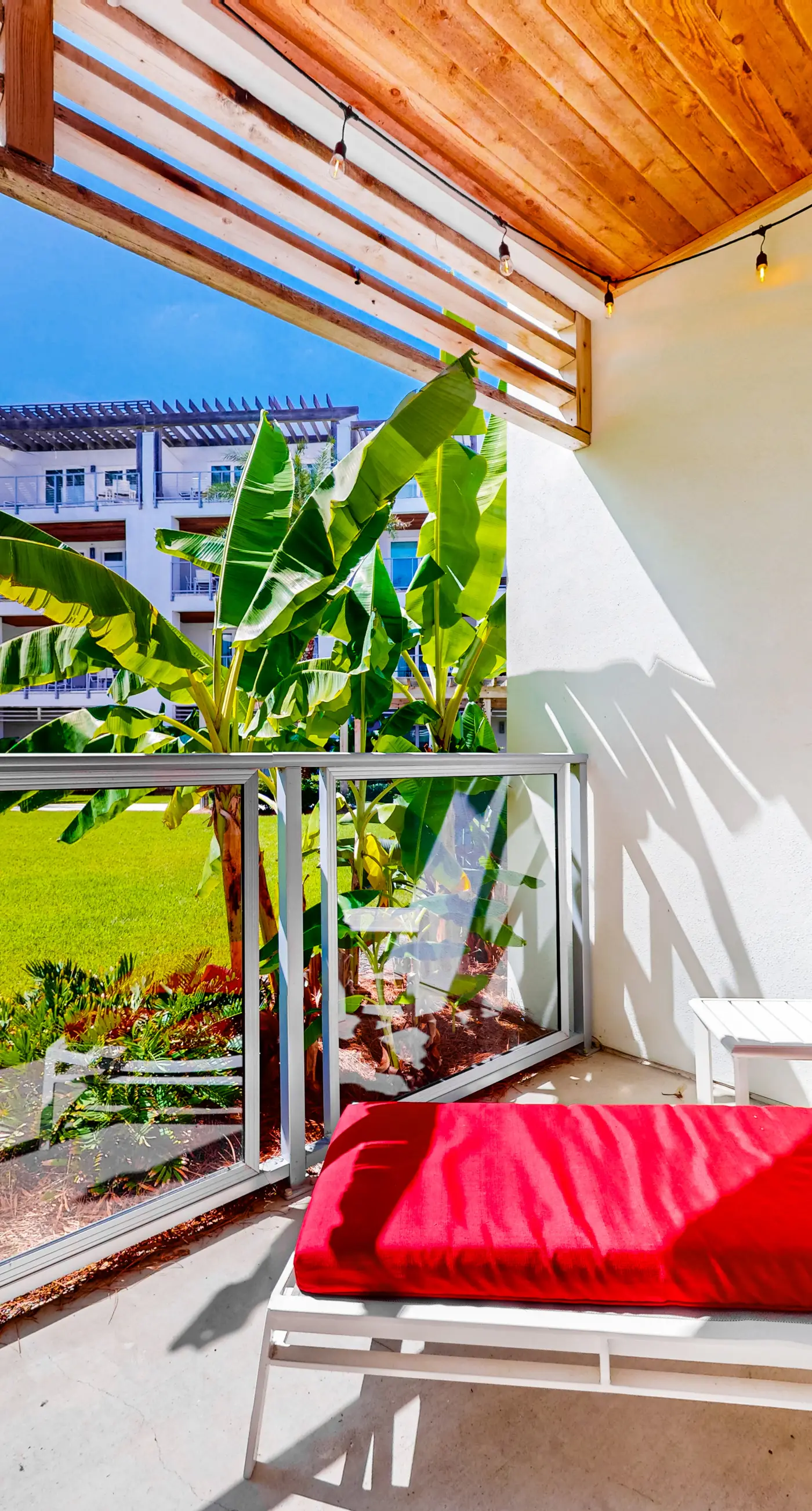 Chic condo steps from beach with patio, W/D, AC, and resort-style pool and gym