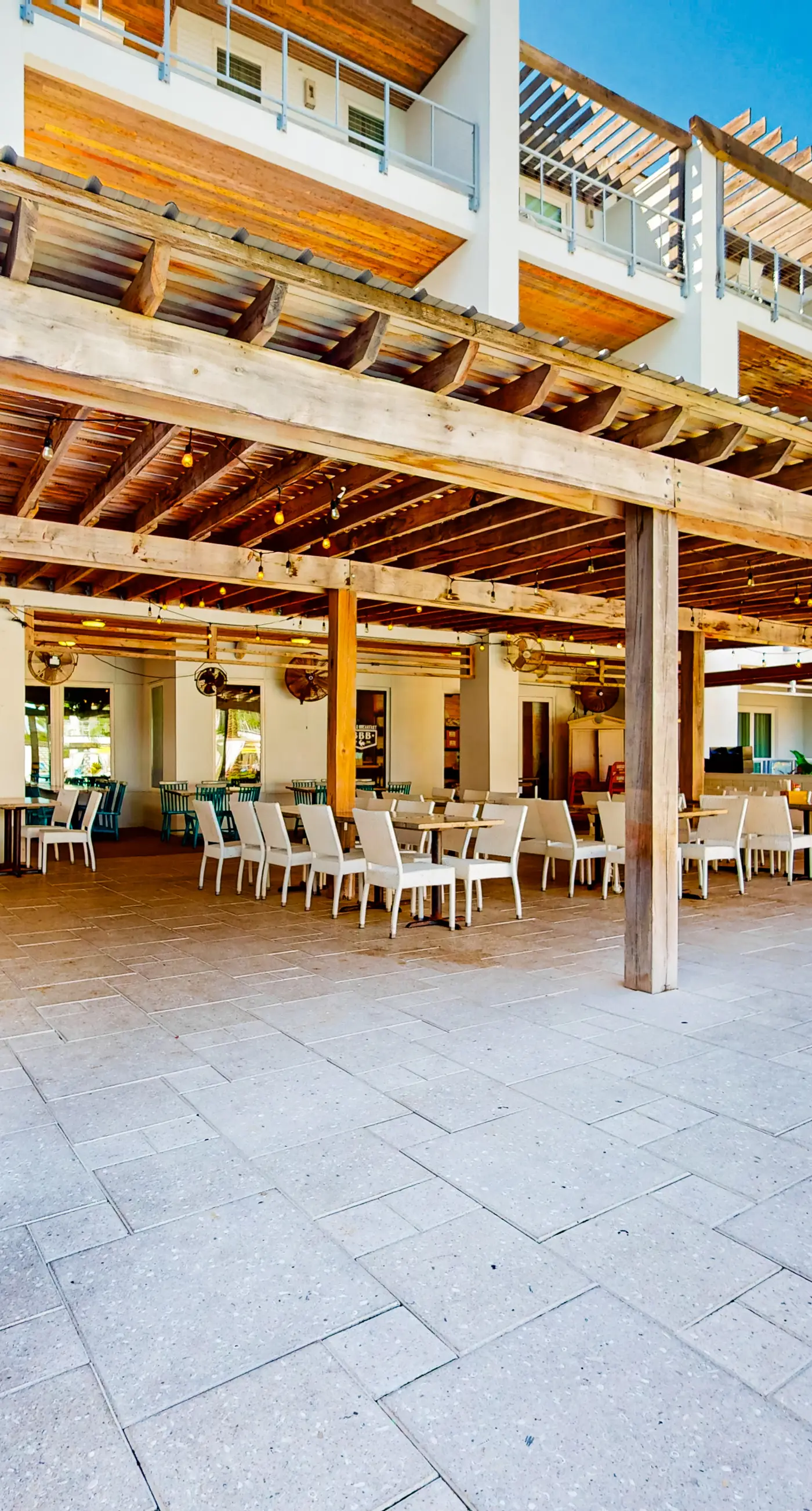 Chic condo steps from beach with patio, W/D, AC, and resort-style pool and gym