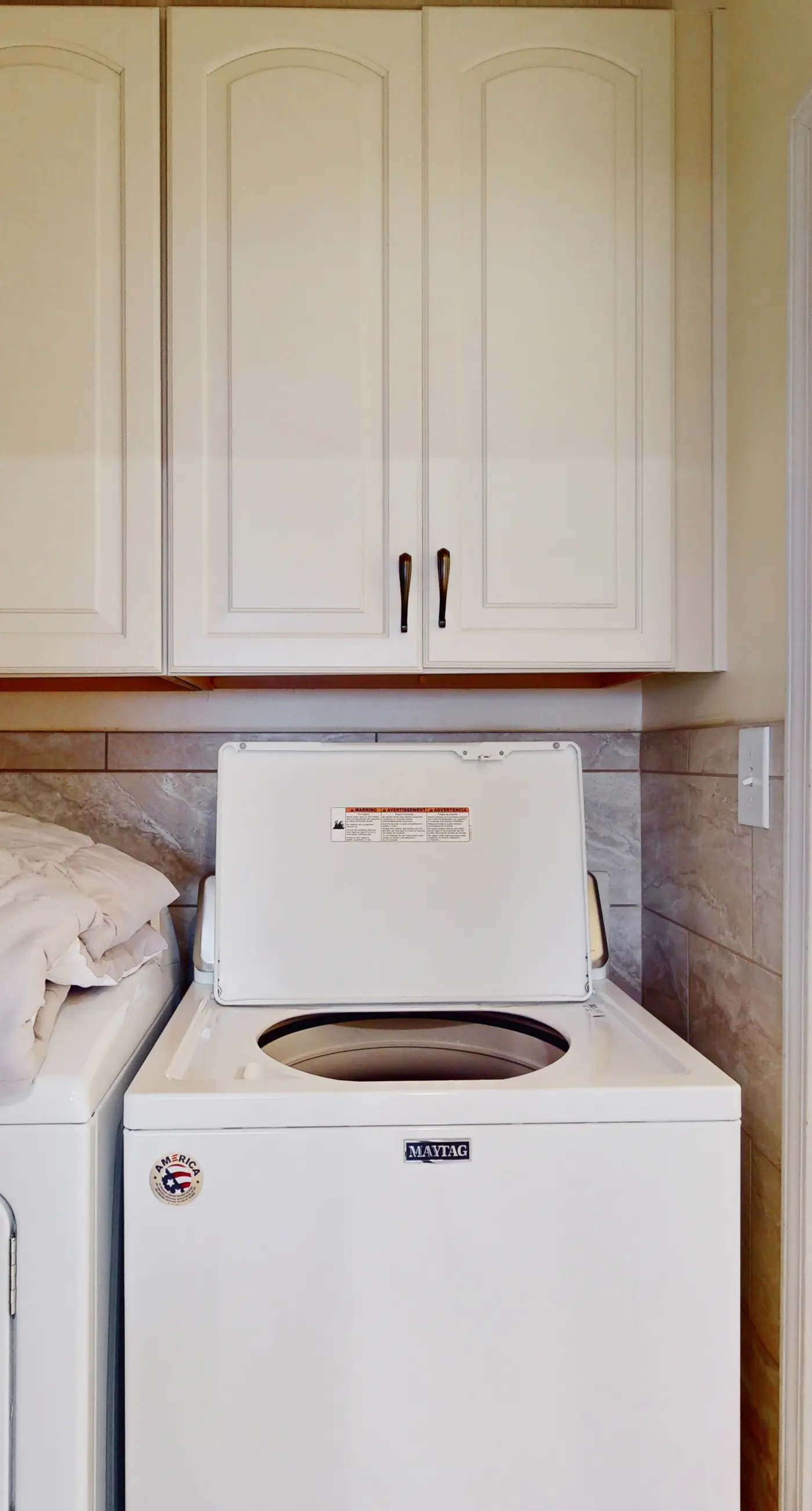 Dog-friendly beachfront townhouse with balcony, 2 bikes, W&D