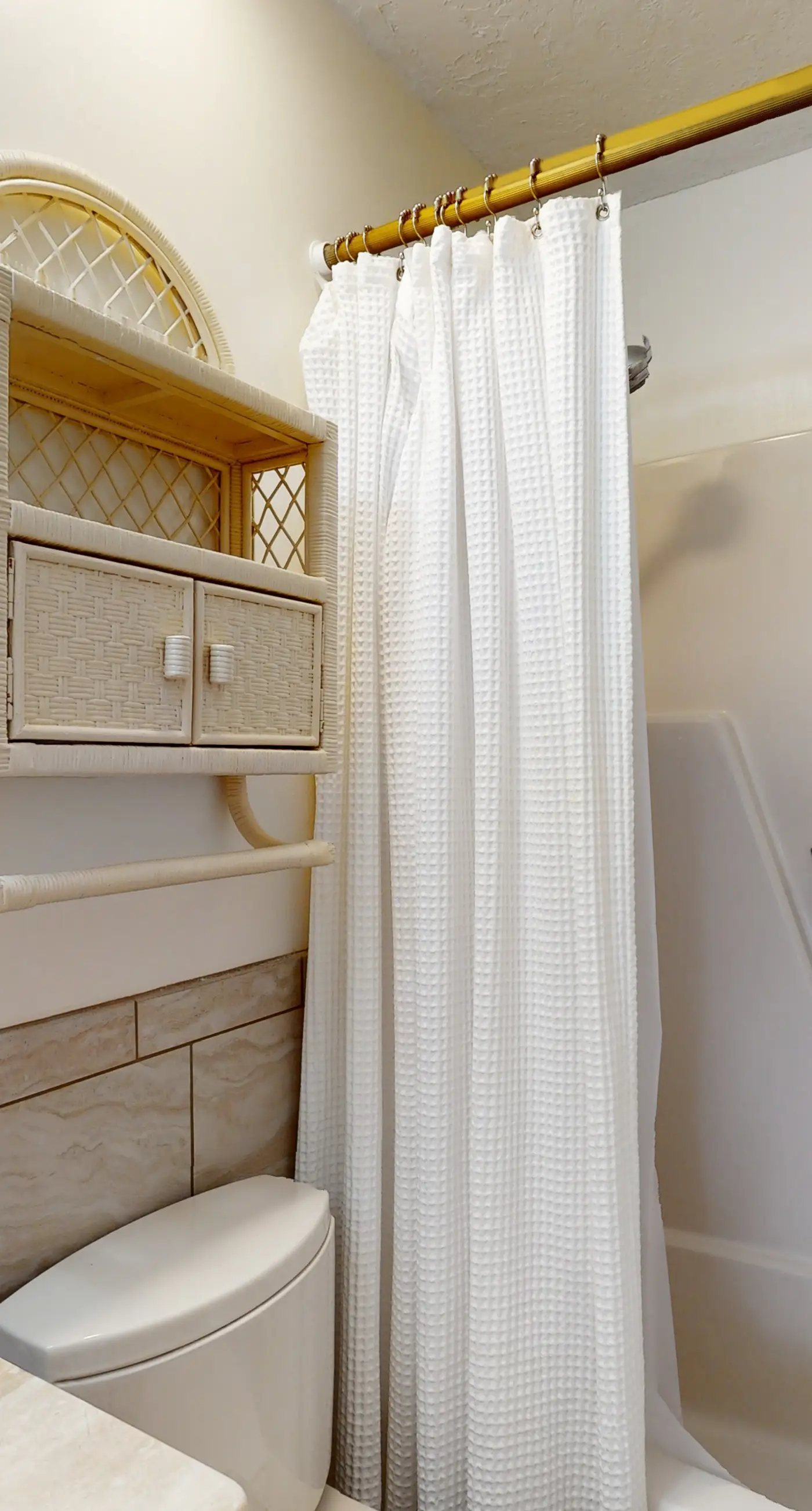 Dog-friendly beachfront townhouse with balcony, 2 bikes, W&D