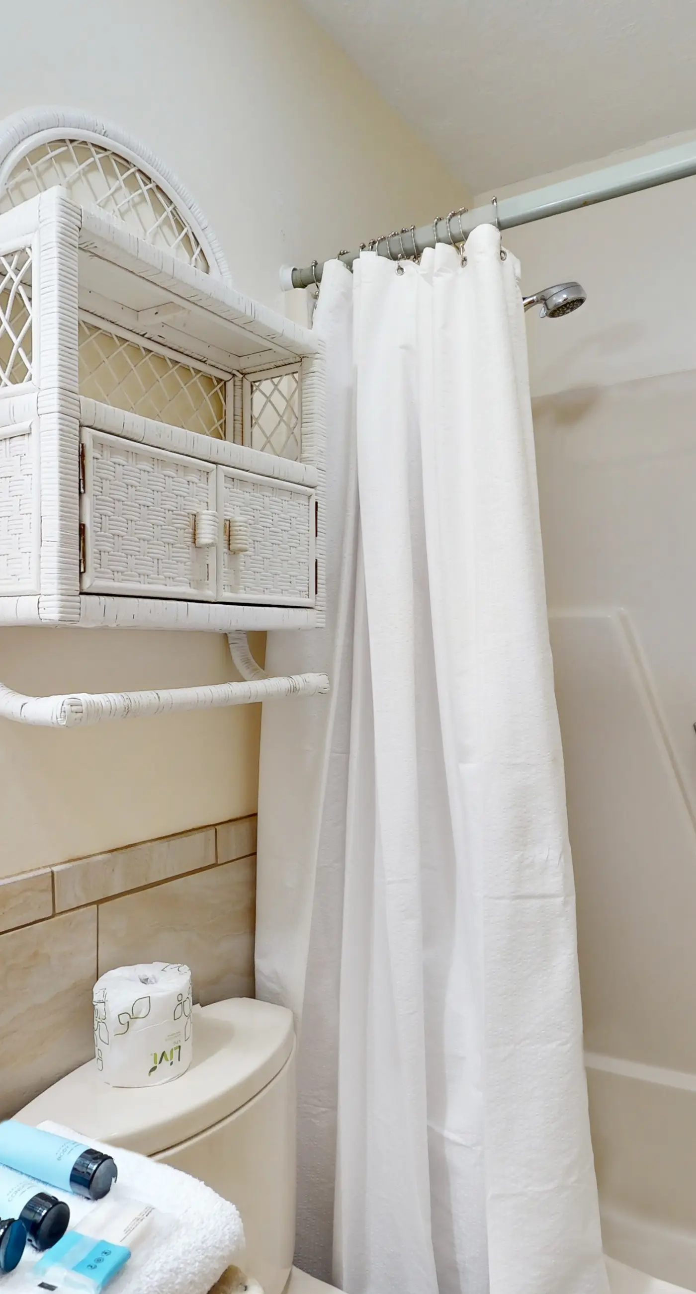 Dog-friendly beachfront townhouse with balcony, 2 bikes, W&D