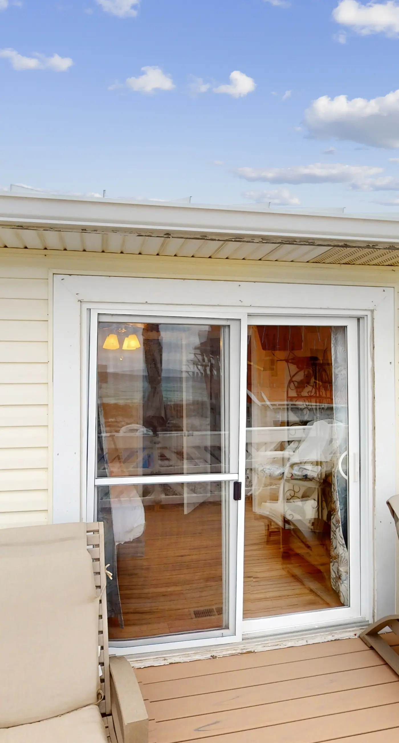 Dog-friendly beachfront townhouse with balcony, 2 bikes, W&D