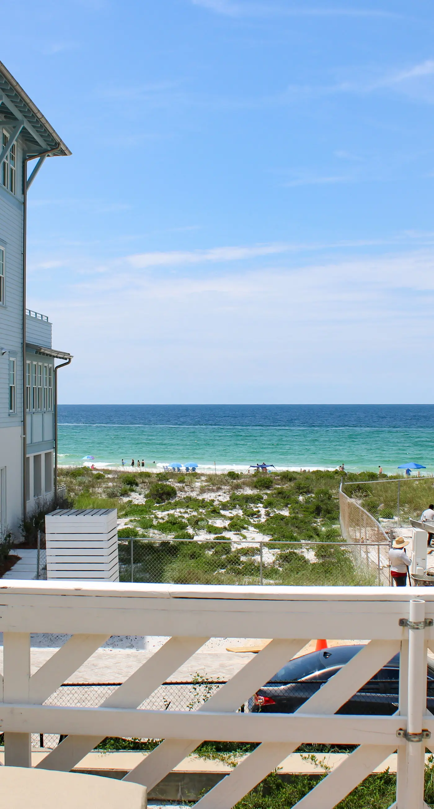 Dog-friendly beachfront townhouse with balcony, 2 bikes, W&D