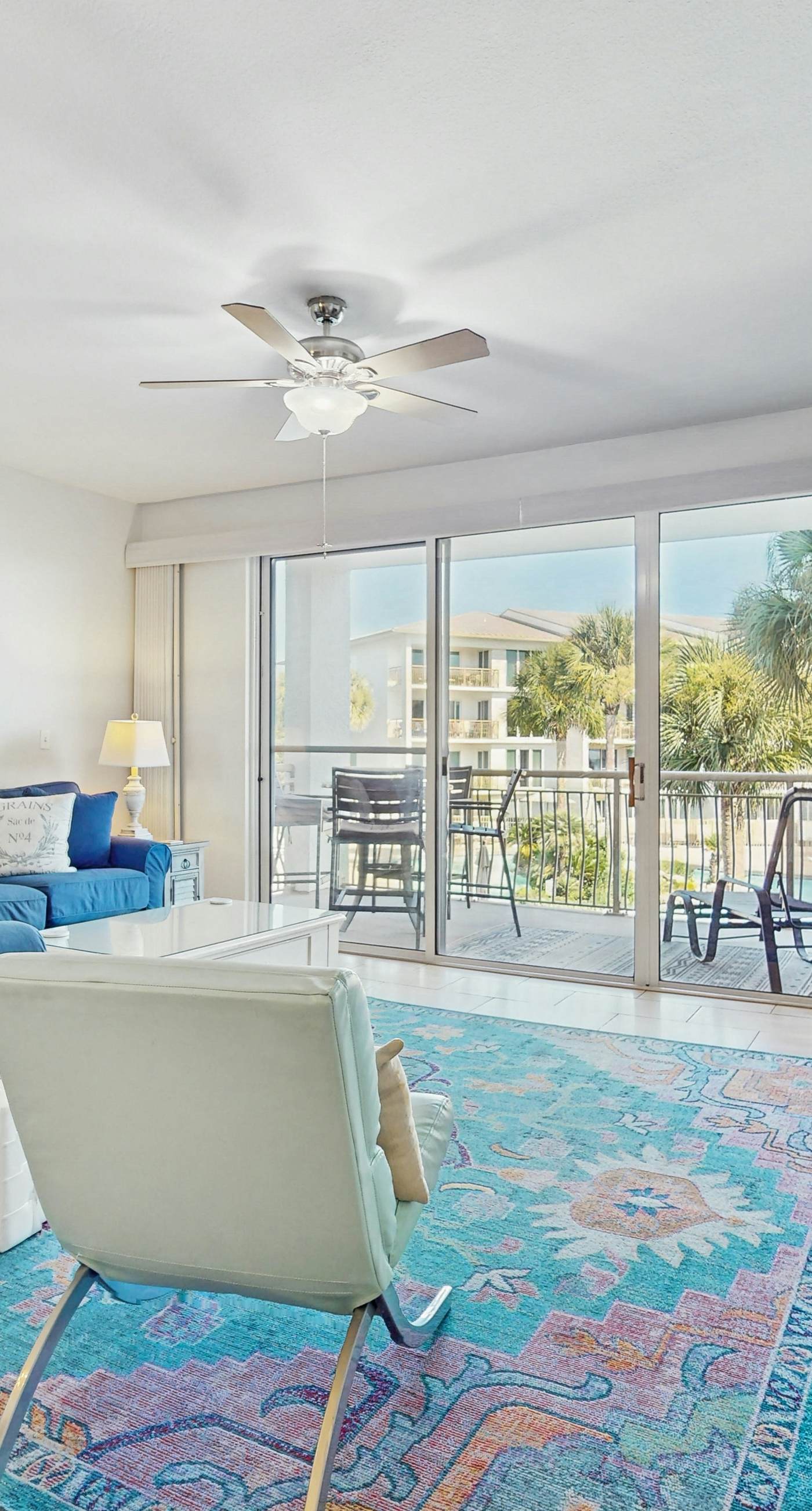 Gorgeous condo with lagoon pool, hot tub, beach access & pickleball court!