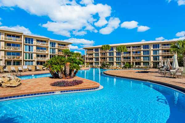 Gorgeous condo with lagoon pool, hot tub, beach access & pickleball court