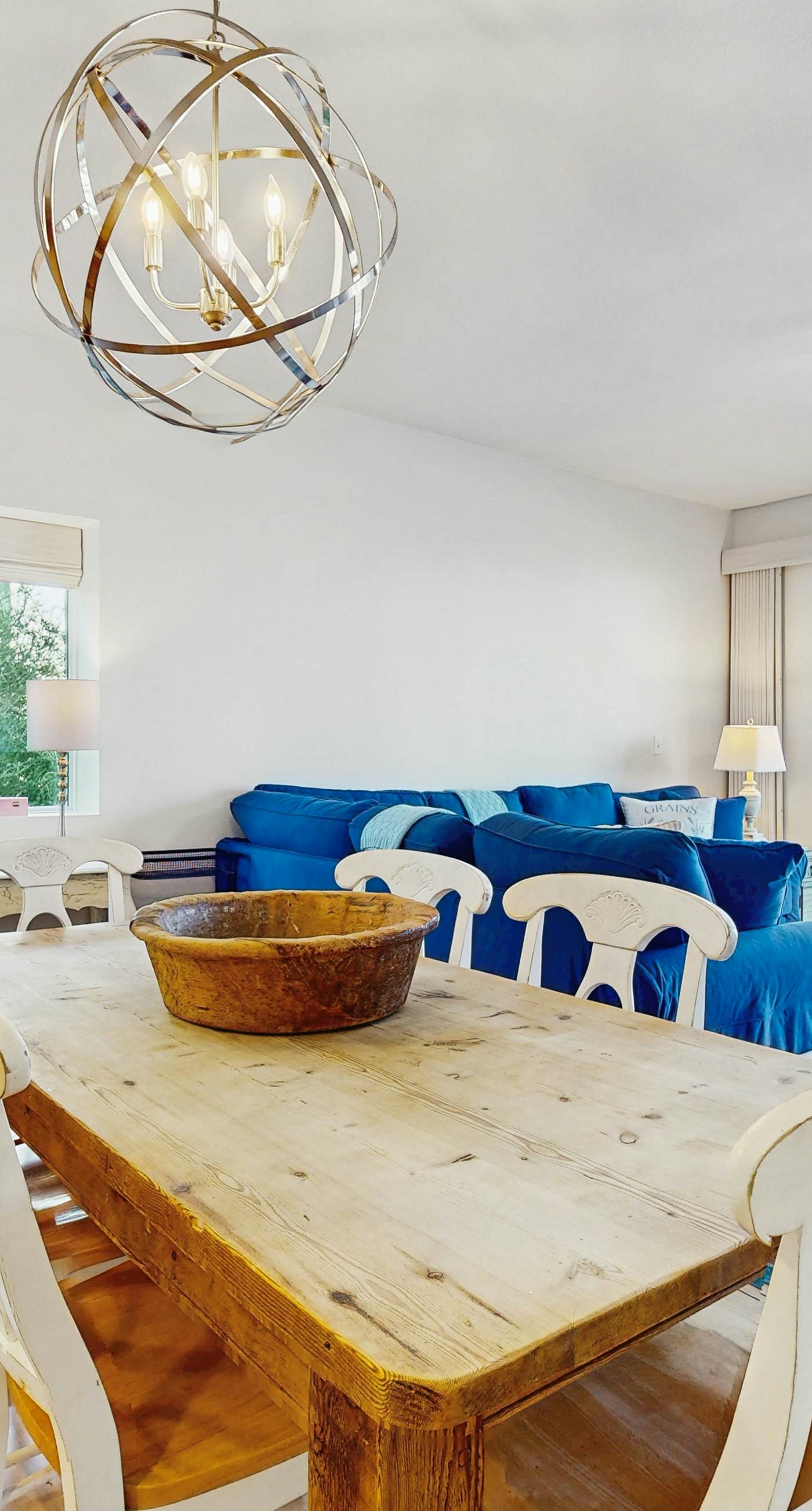 Gorgeous condo with lagoon pool, hot tub, beach access & pickleball court!