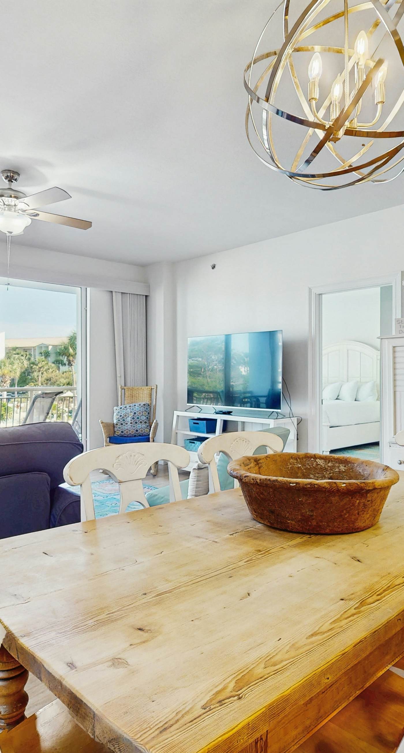 Gorgeous condo with lagoon pool, hot tub, beach access & pickleball court!