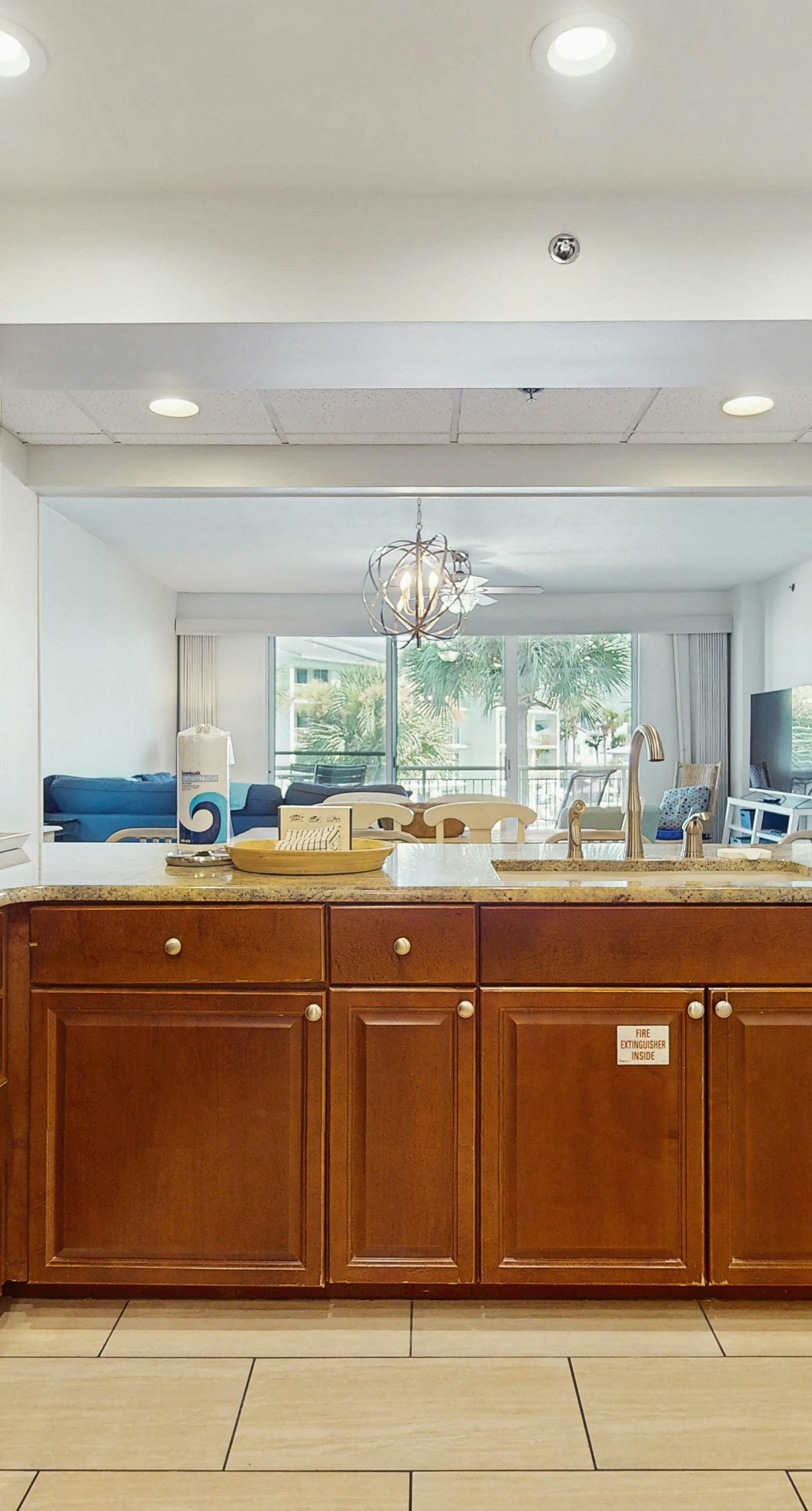 Gorgeous condo with lagoon pool, hot tub, beach access & pickleball court!