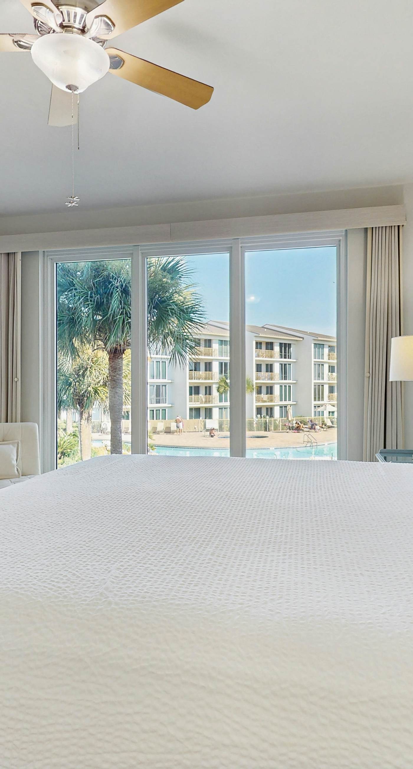 Gorgeous condo with lagoon pool, hot tub, beach access & pickleball court!